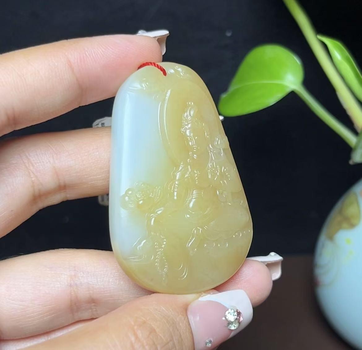 新疆和田玉且末白糖羊脂玉大势至菩萨(35.6g)