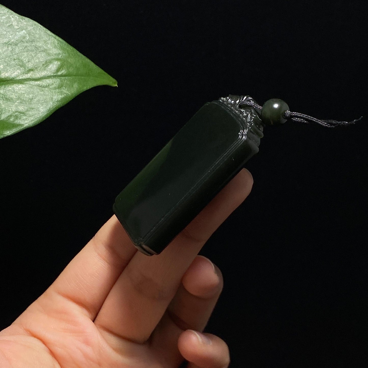 和田玉黑青平安无事牌(38.6g)