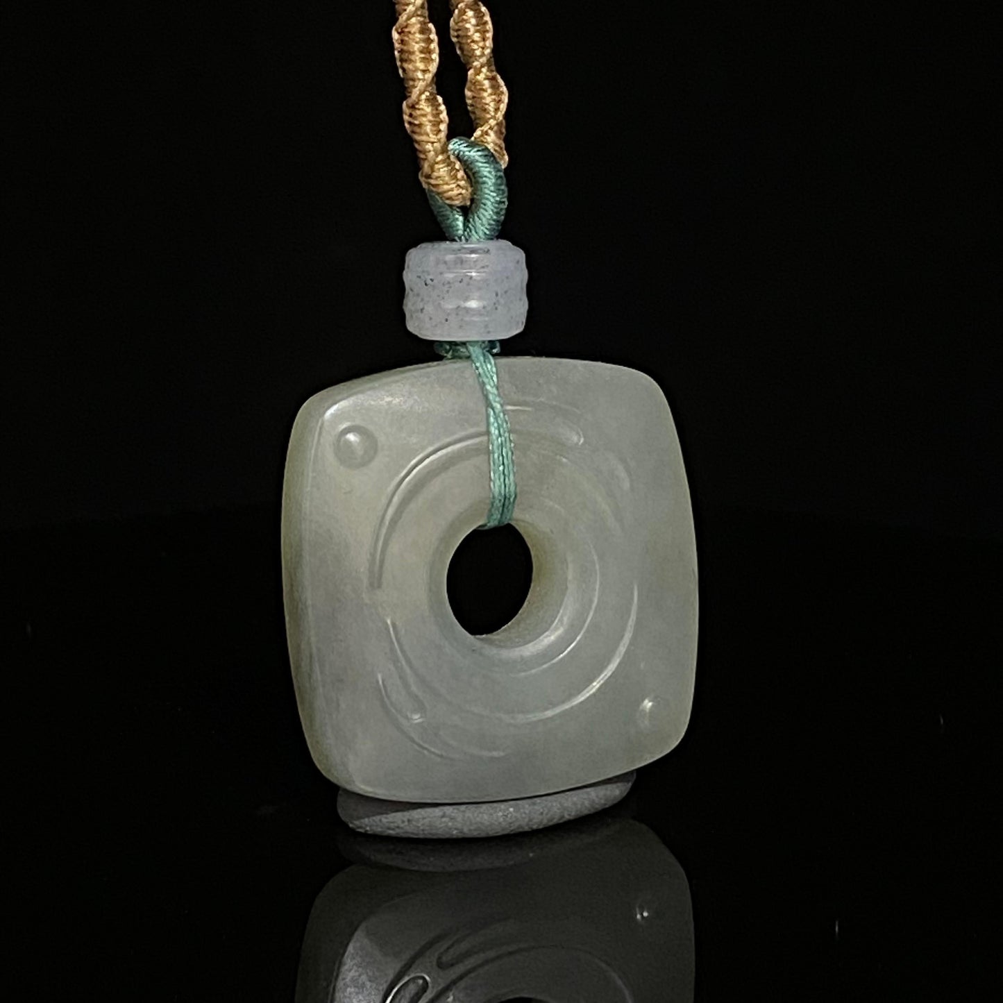 和田玉青花仿古玉璧挂件(15.1g)