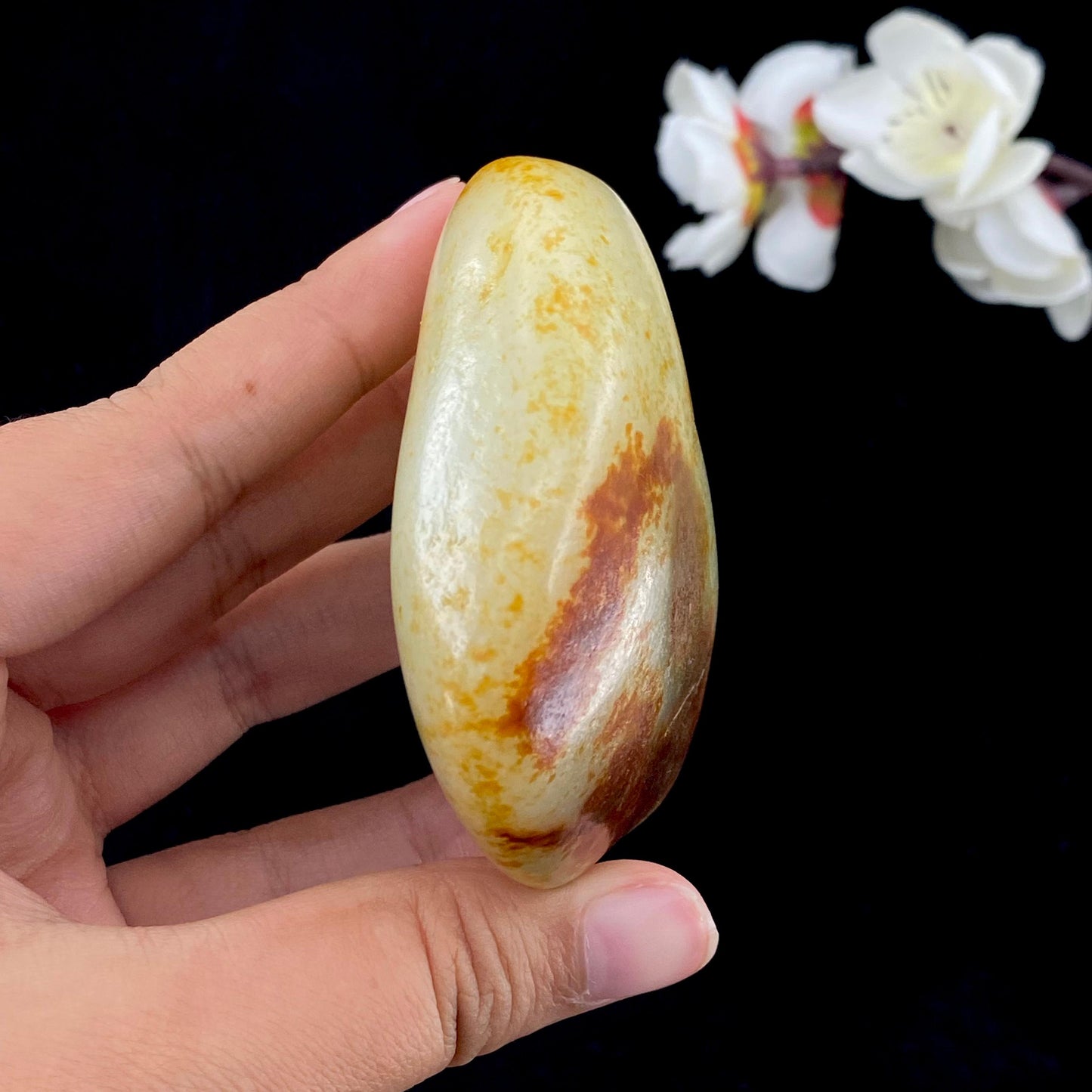 和田玉洒红皮青花底籽料原石(207.2g)
