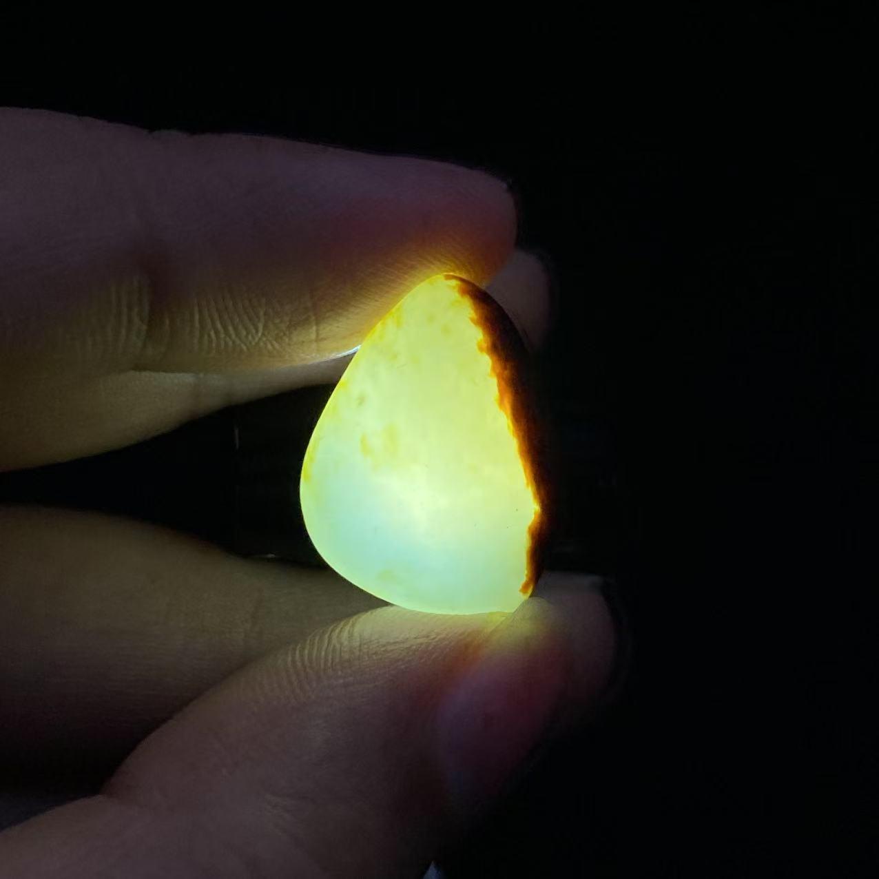 和田玉聚红皮籽料戒面籽(4.3g)