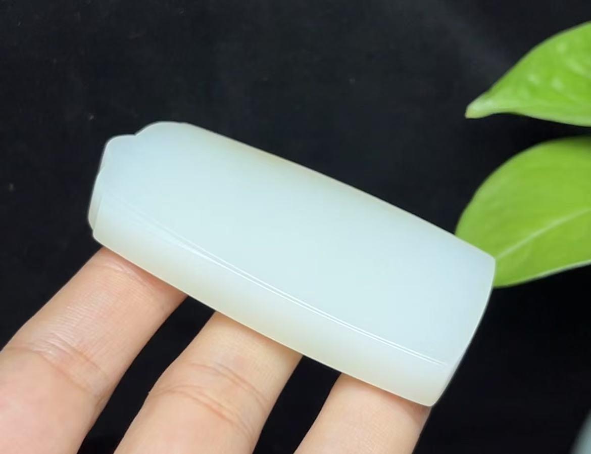 和田玉且末料羊脂玉平安无事牌(57.7g)