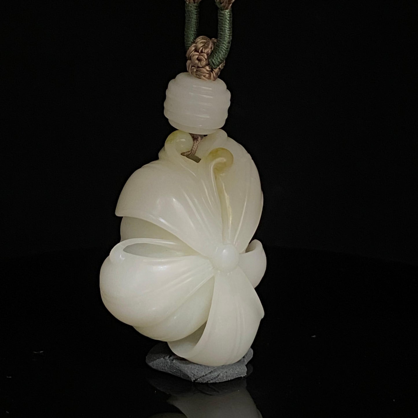 和田玉立体荷花挂件(26.02g)