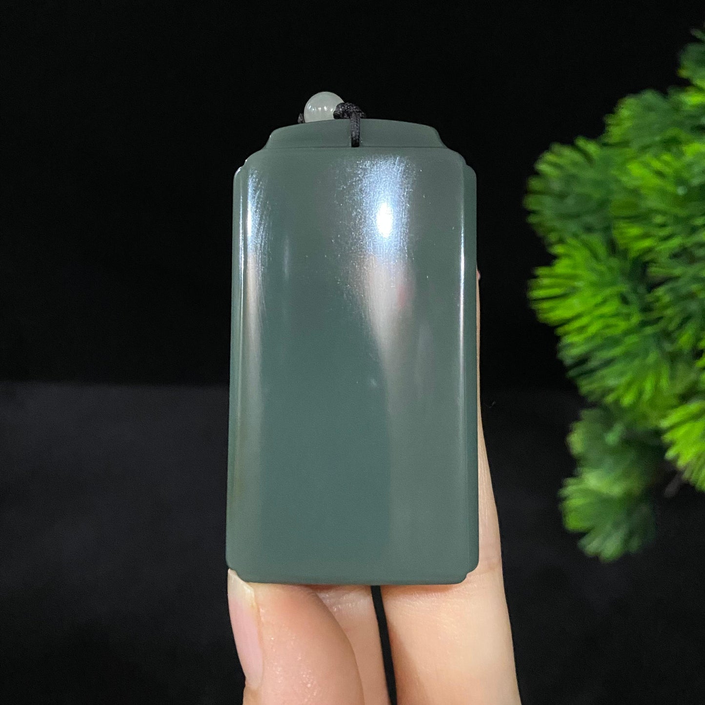 和田玉籽料沙枣青无事牌挂件(71.4g)