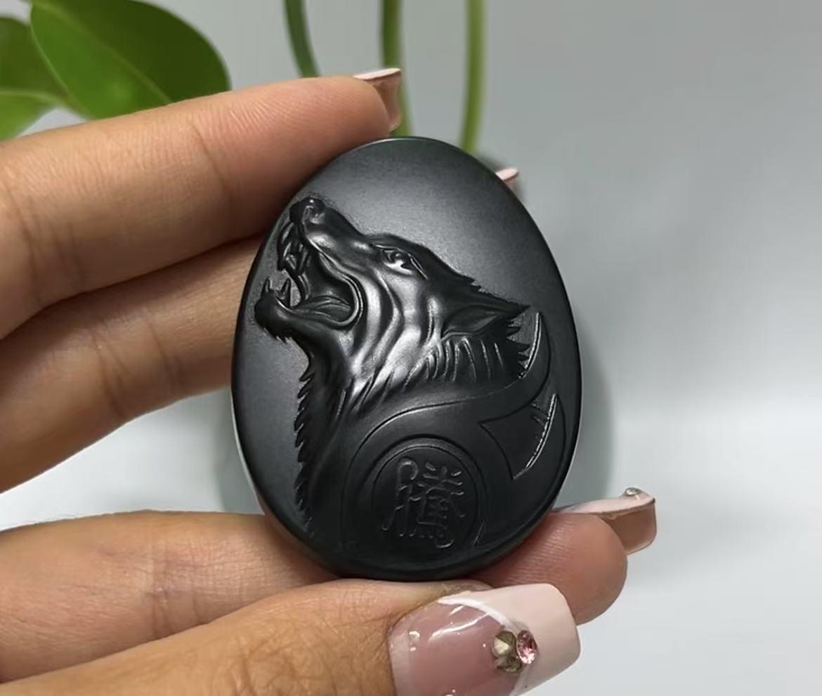 新疆和田玉黑青狼图腾（29.9g） – 厚德载玉