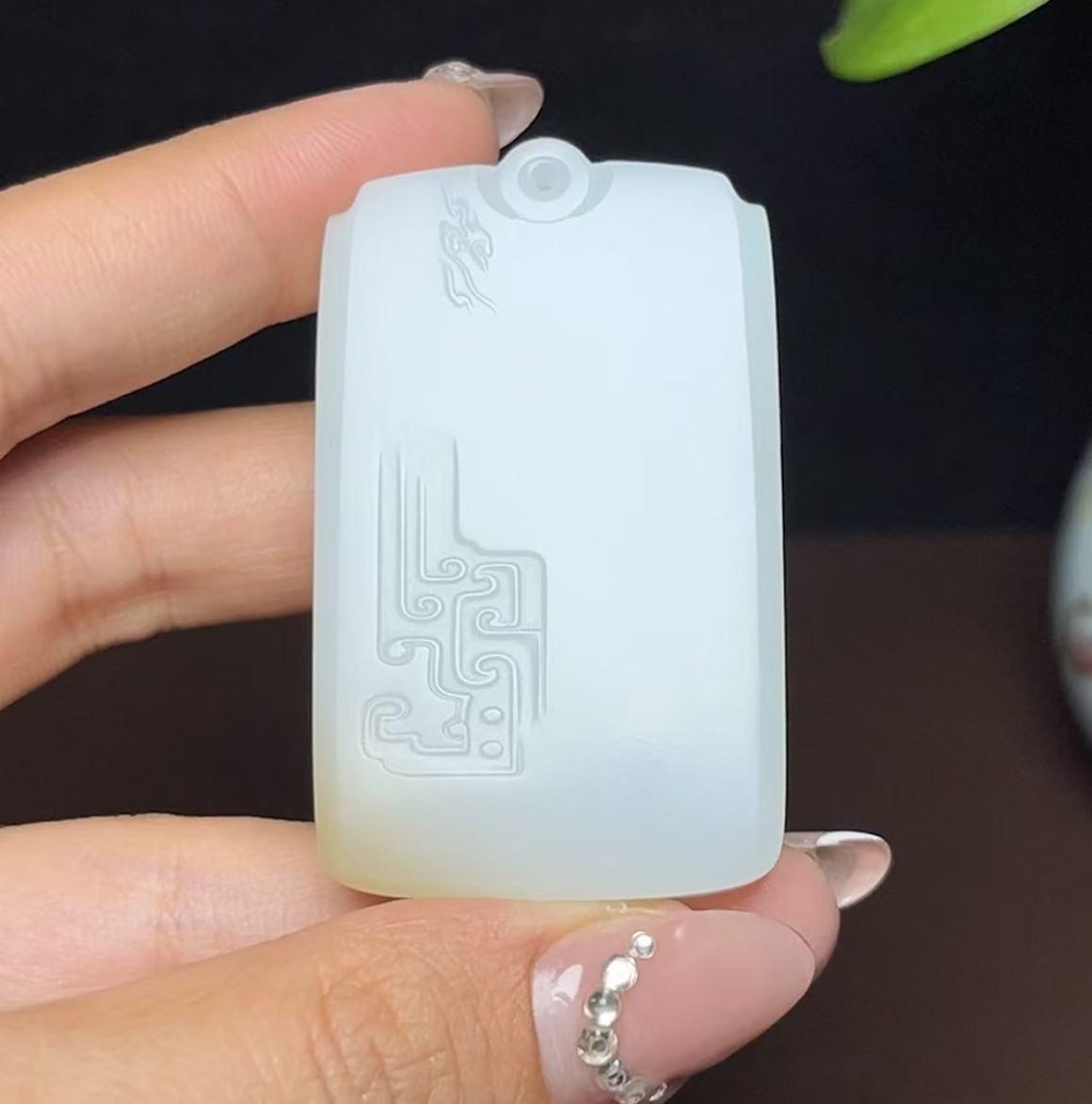 新疆和田玉且末料羊脂玉大势至菩萨(45.2g)