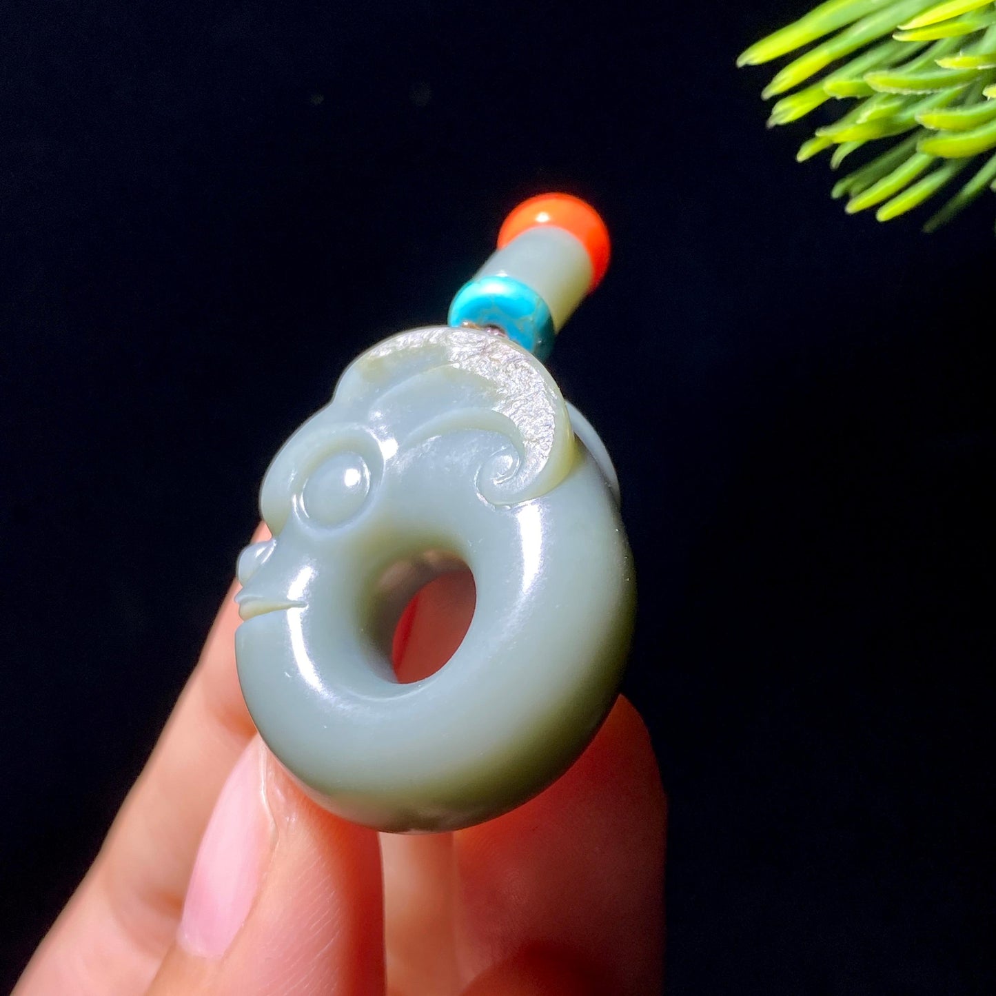 和田玉籽料沙枣青玉猪龙(12.0g)