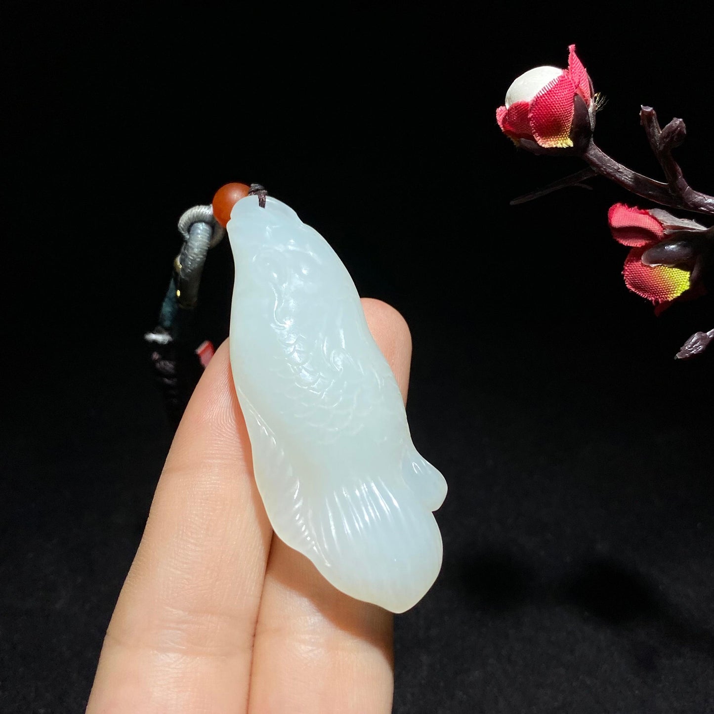 精品和田白玉年年有余挂件(22.0g)