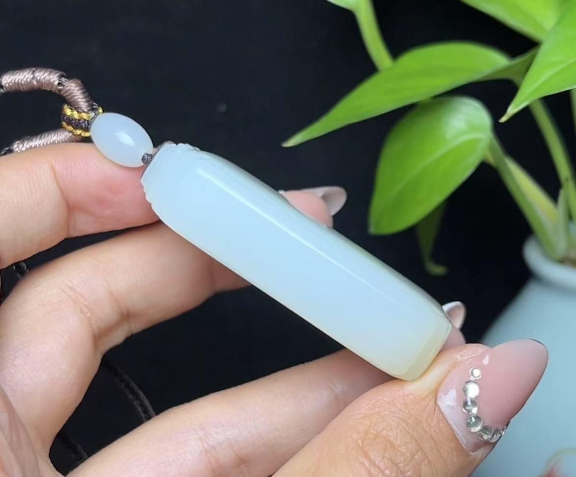新疆和田玉且末料羊脂玉平安无事牌(53.7g)