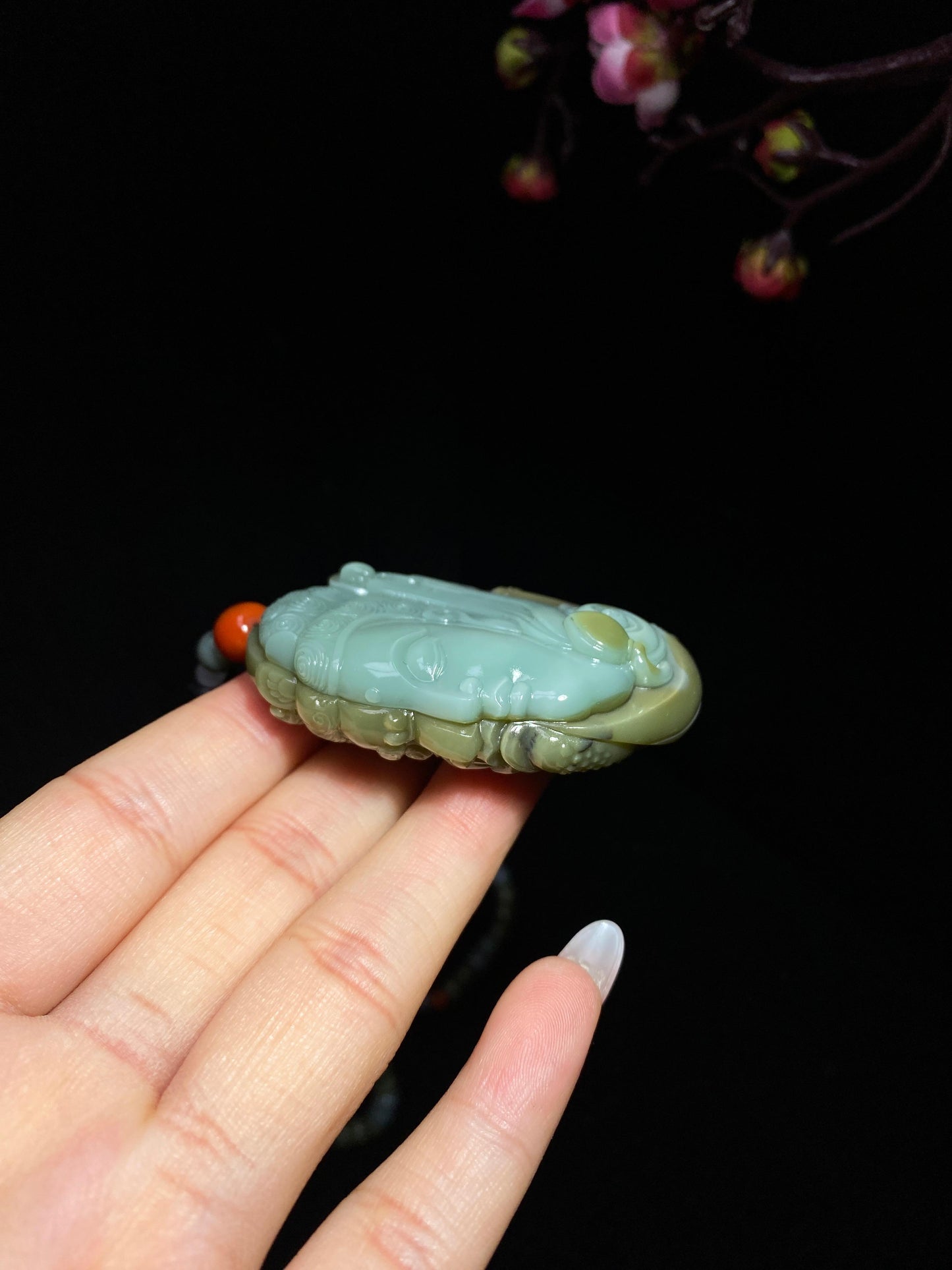 和田玉籽料沙枣青一念之间(111.6g)
