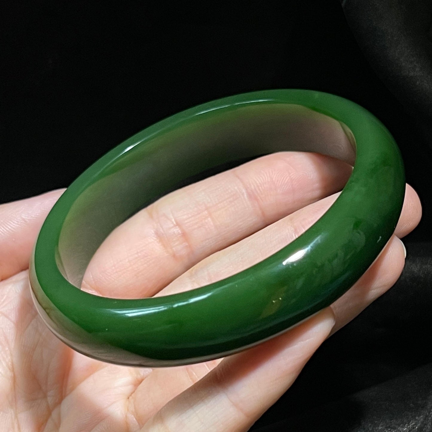 和田玉碧玉辣绿手镯(56.6g)