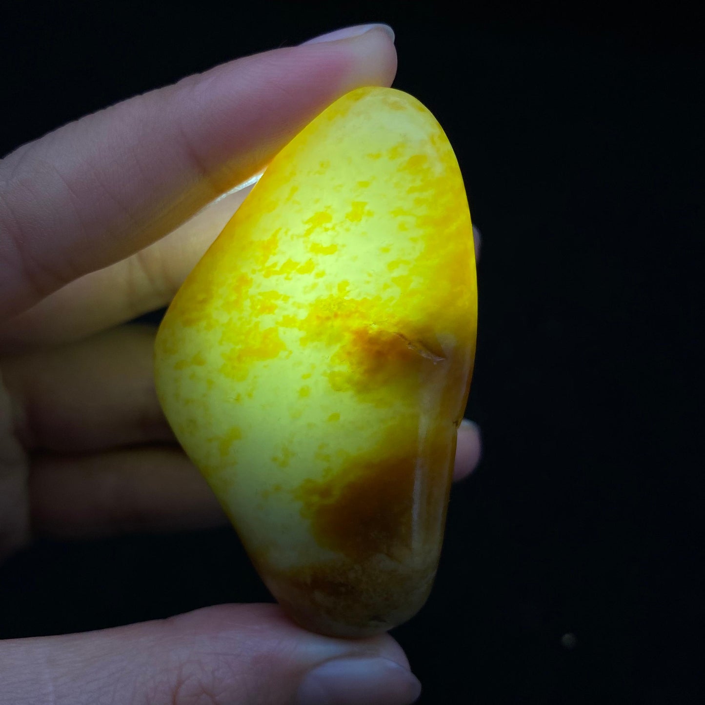 和田玉洒金皮籽料原石(64.1g)