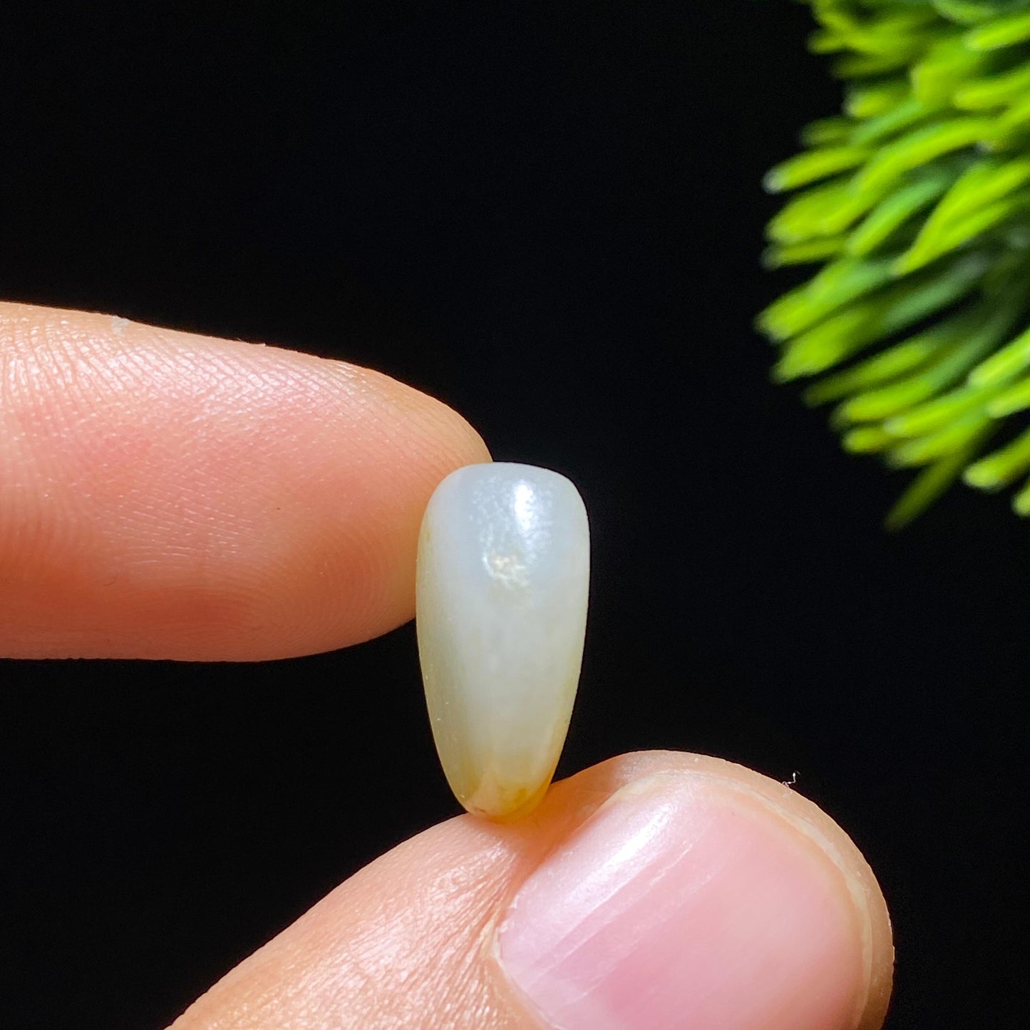 和田玉白玉洒金皮籽料原石(1.5g)