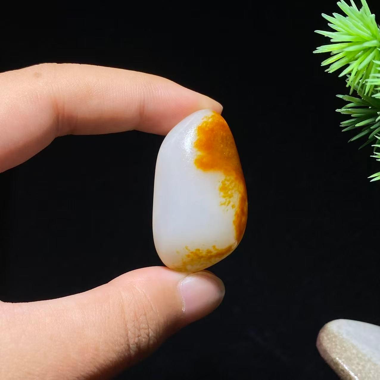 和田玉白玉红皮籽料原石(17.2g)