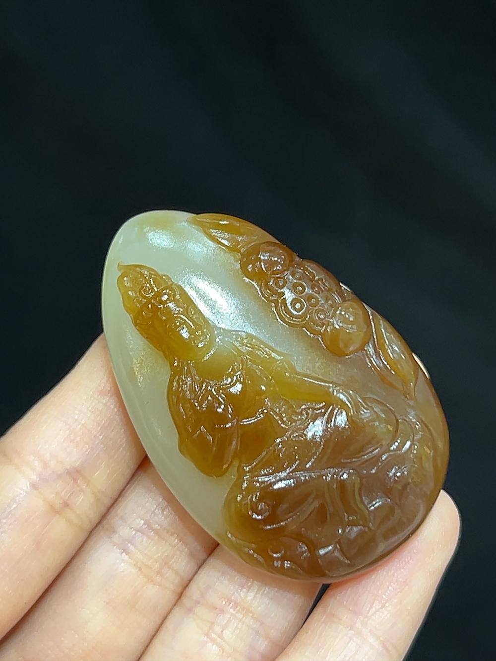 和田玉且末料糖白观音(40.3g)