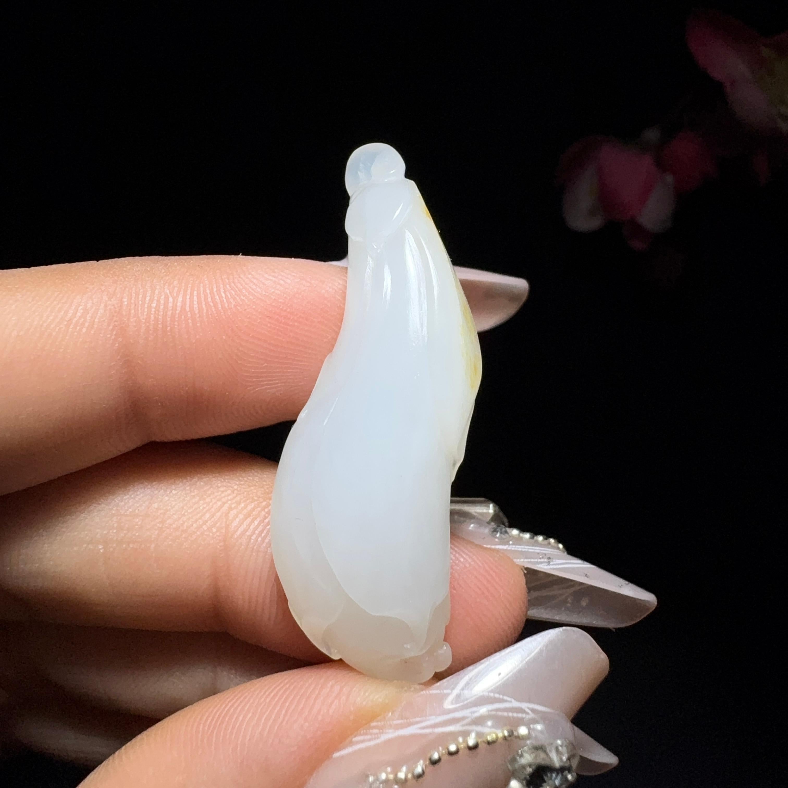 和田玉籽料挂件玉兰花(8.0g)
