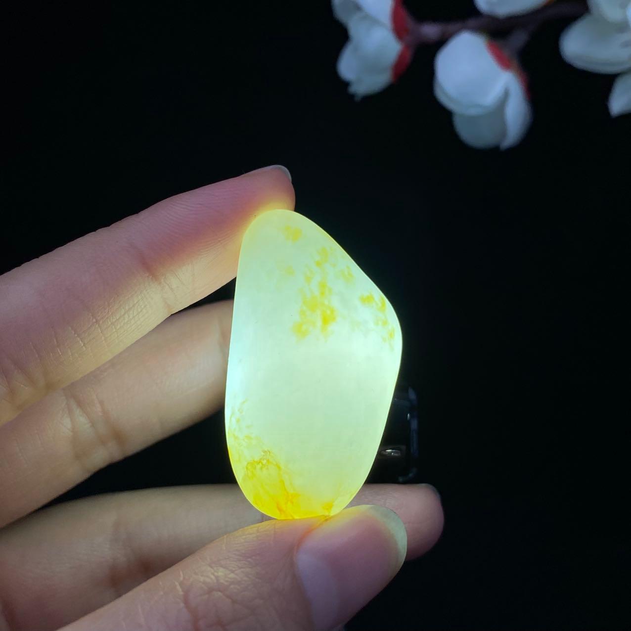 和田玉洒金皮籽料原石(19.6g)