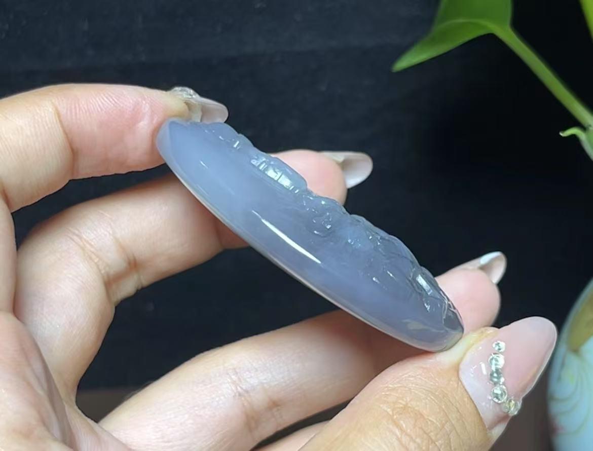 和田玉紫罗兰御龙观音(43.4g)
