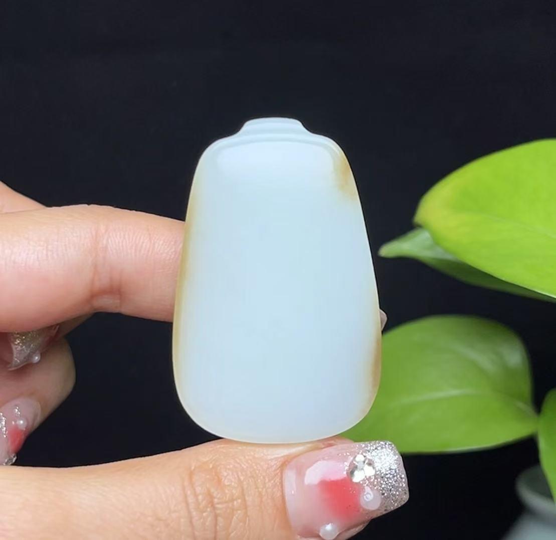 新疆和田玉且末料羊脂玉平安无事牌(37.2g)