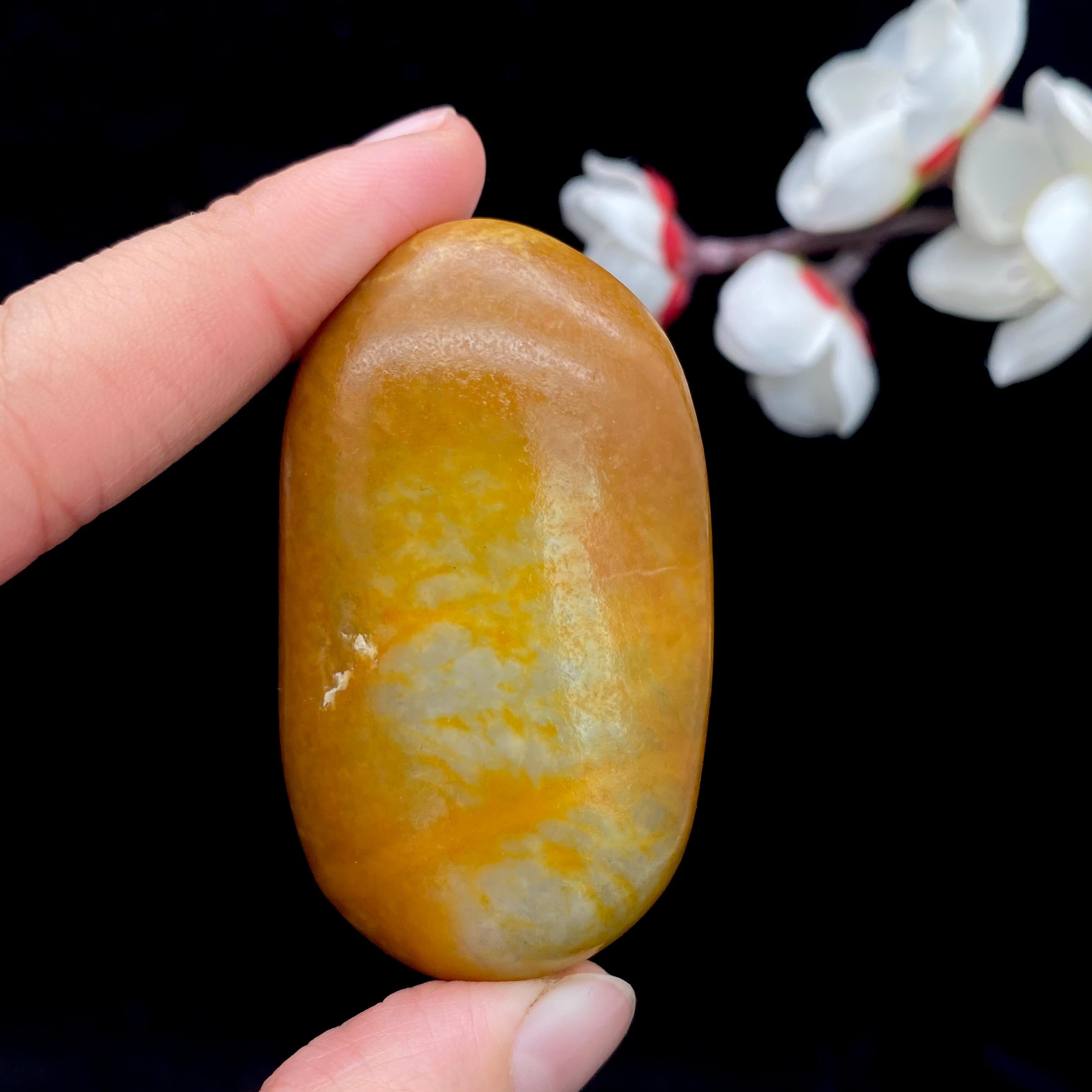 和田玉黄沁皮籽料原石(66.9g)