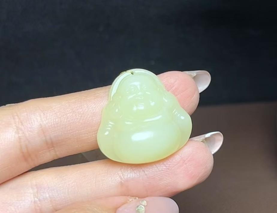 新疆和田羊玉若羌黄口正装佛公(7.2g)