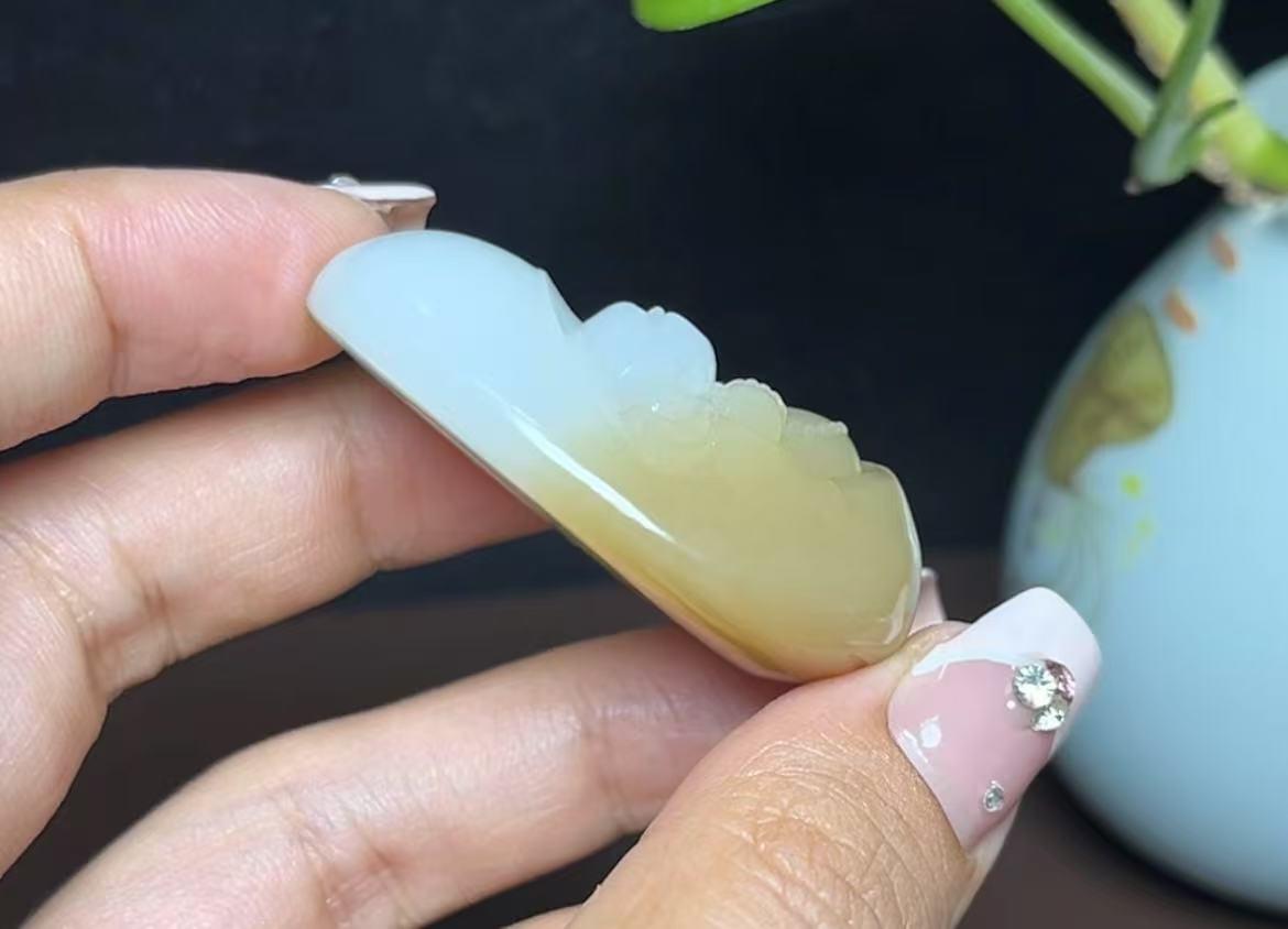 新疆和田玉且末料羊脂玉佛公(35.2g)