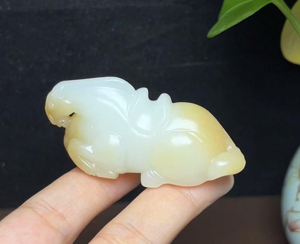 和田玉且末糖羊脂玉生肖马马到成功(49.5g)