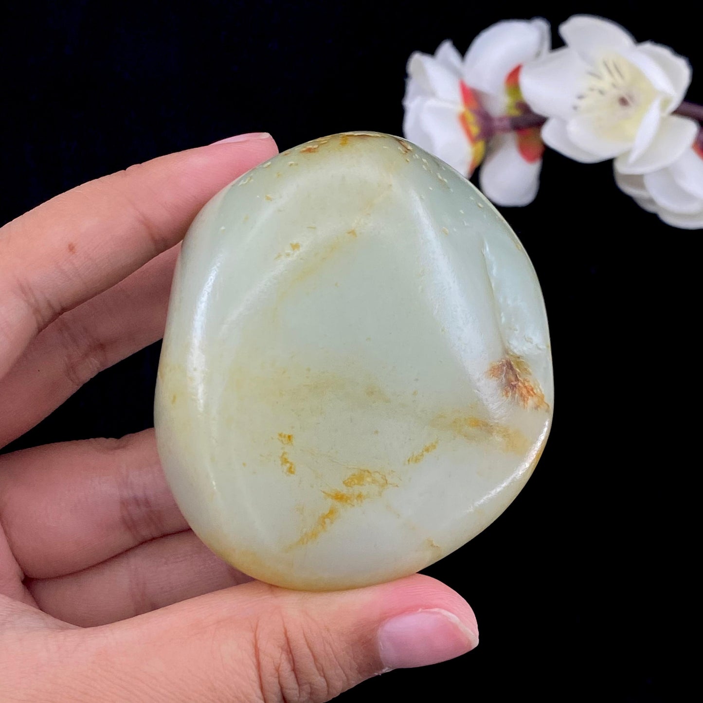 和田玉聚红皮带翠籽料手把件(232.3g)