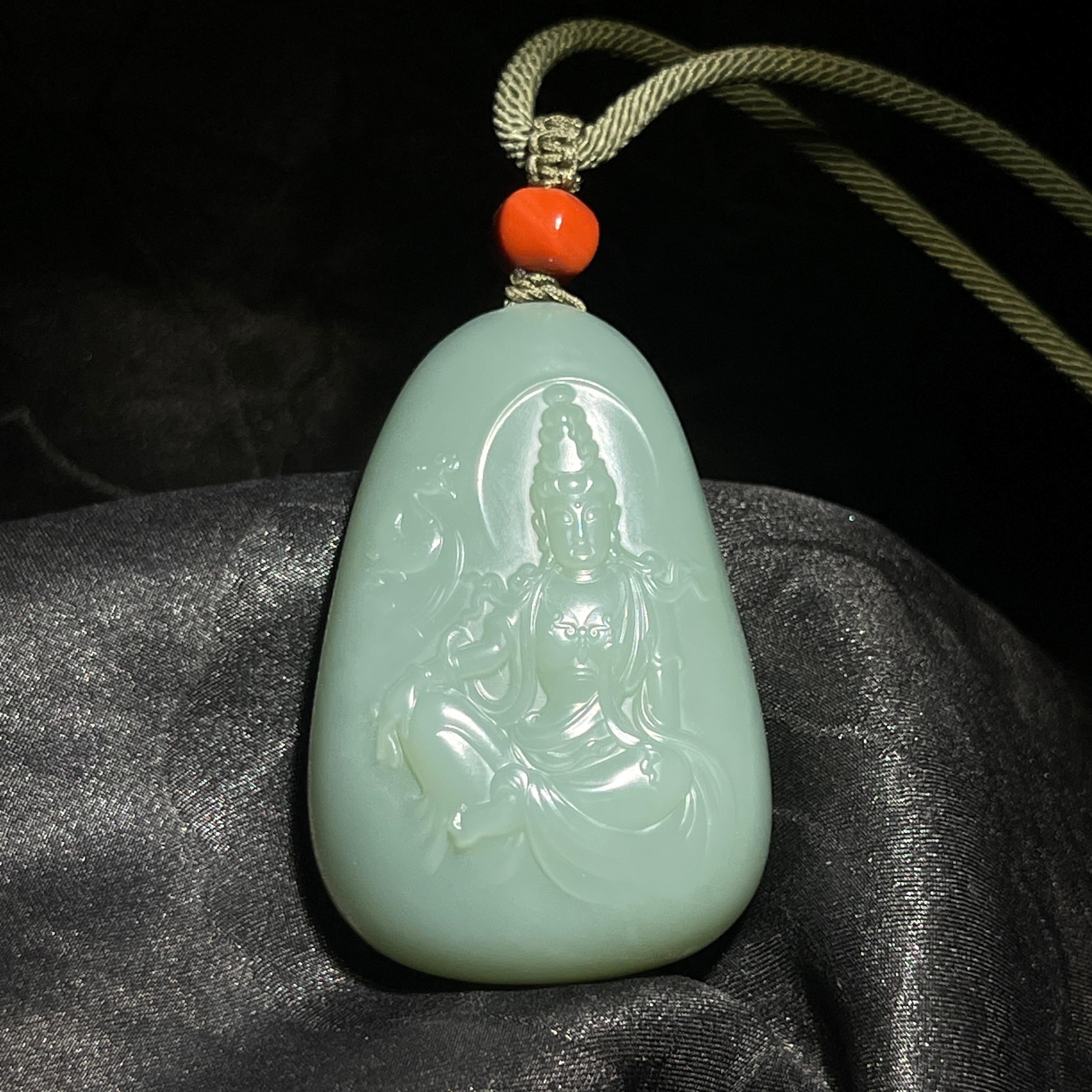 和田玉碧玉粉青观音(37.6g)