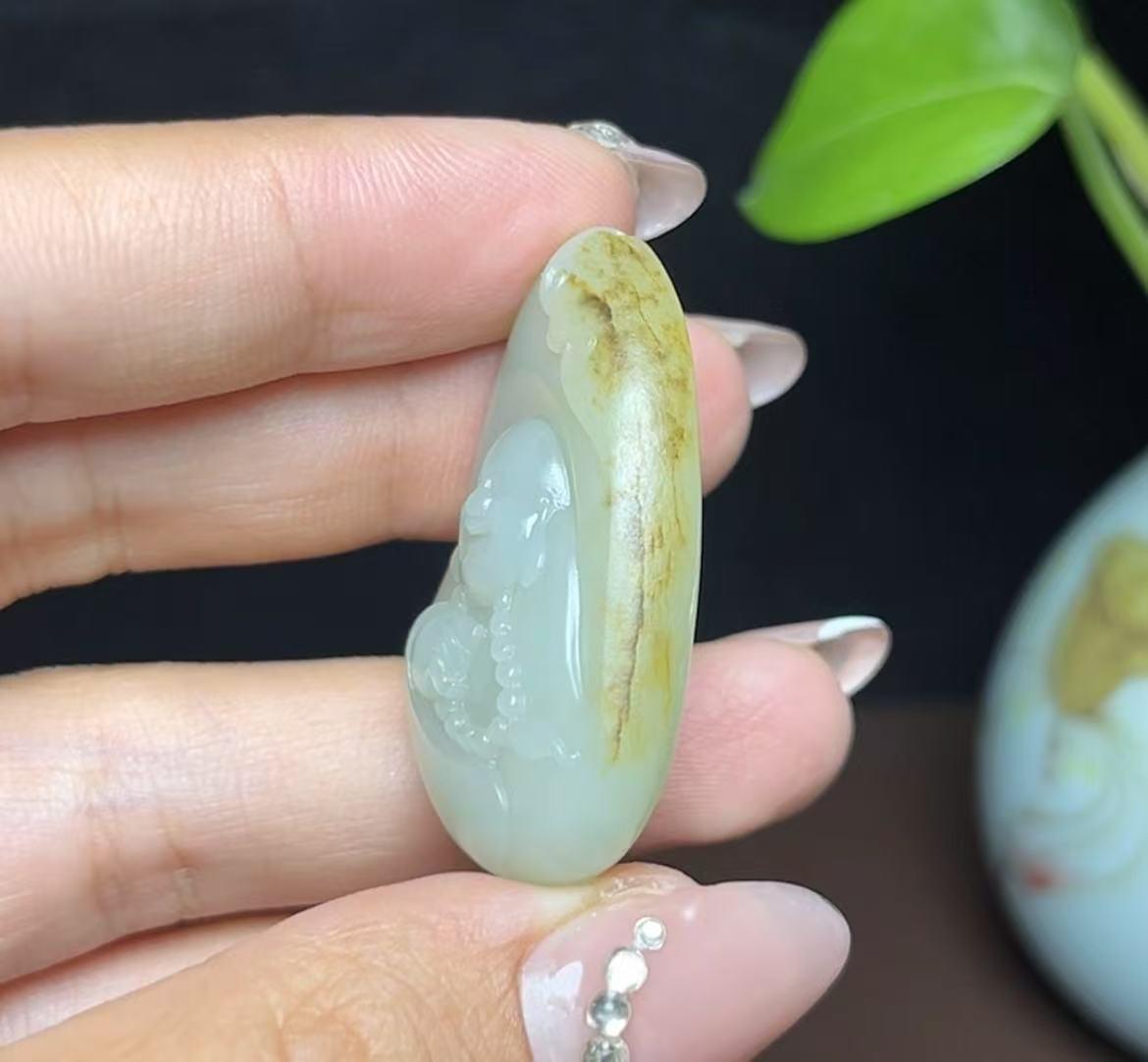 新疆和田玉籽料佛公(15.7g)