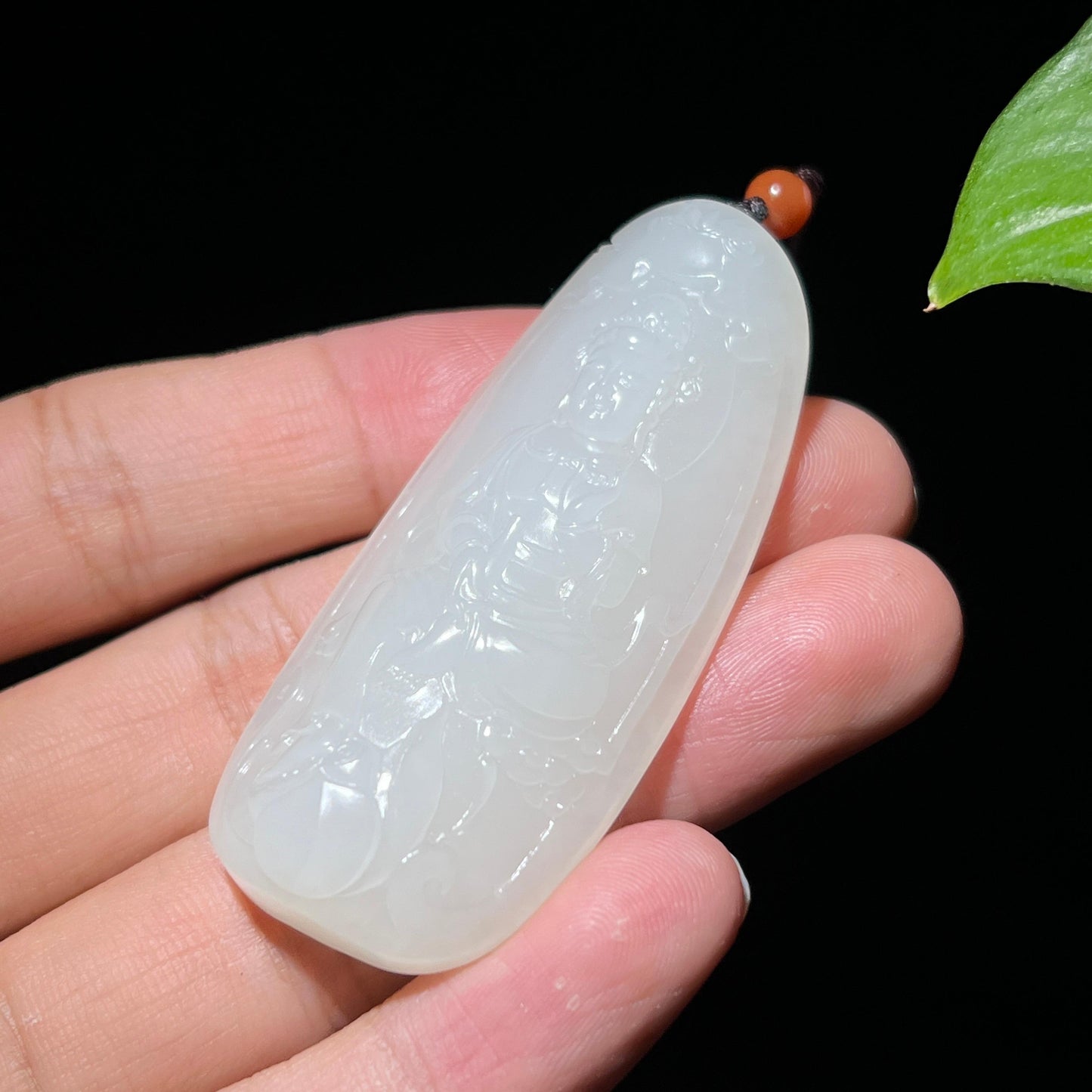 和田玉籽料天然皮色观音挂件(26.2g)
