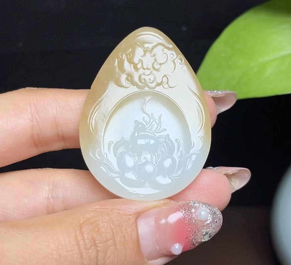 新疆和田玉且末糖白羊脂玉一路守护(20.5g)