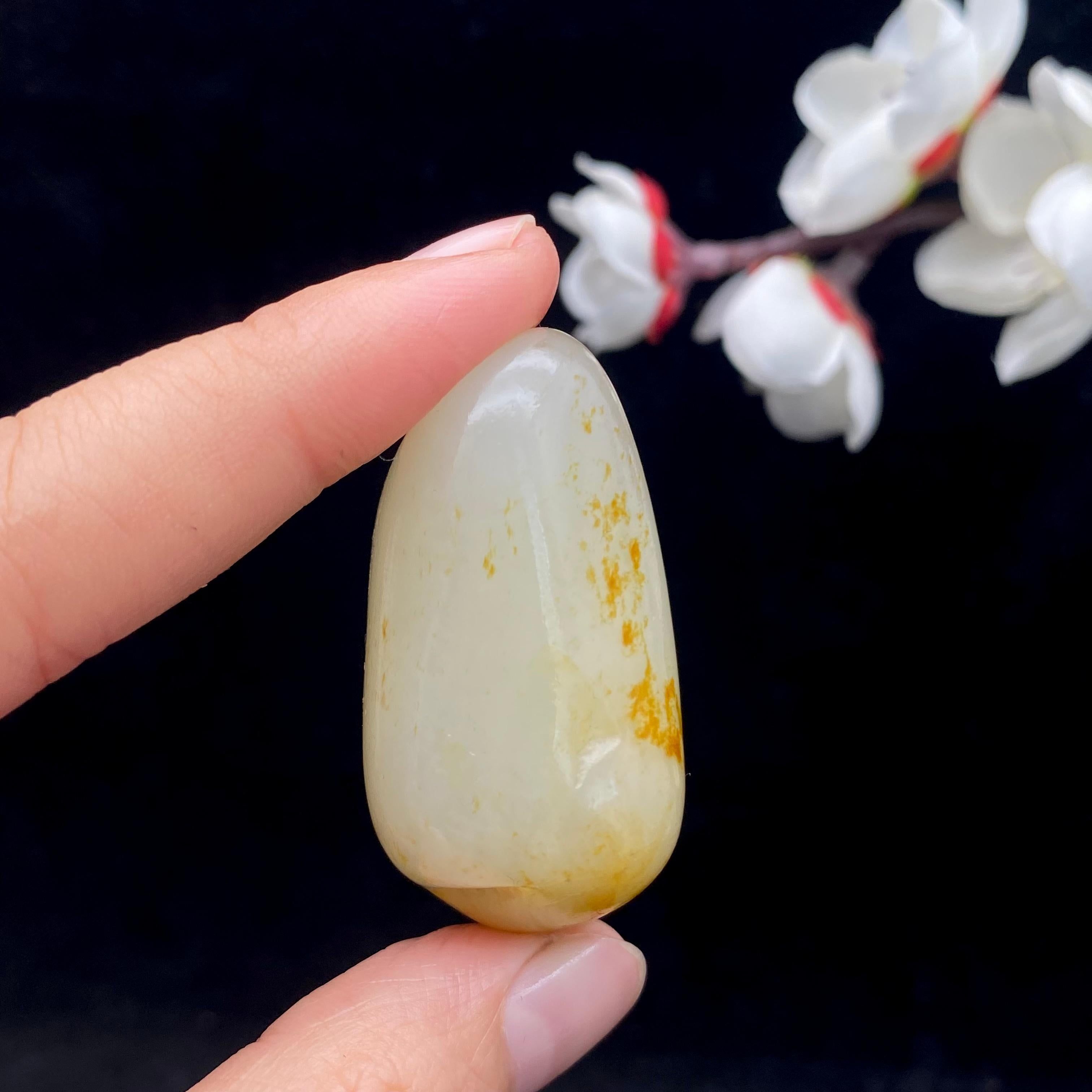 和田玉洒红皮籽料挂件(47.6g)