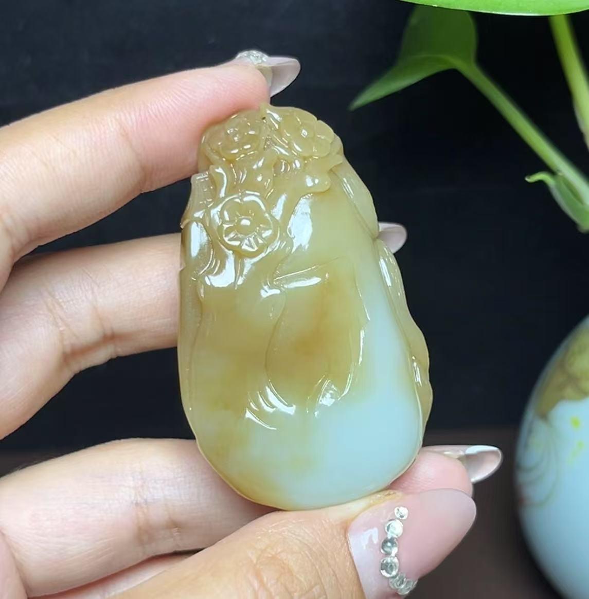 新疆和田玉且末糖狐狸挂件(45.2g)