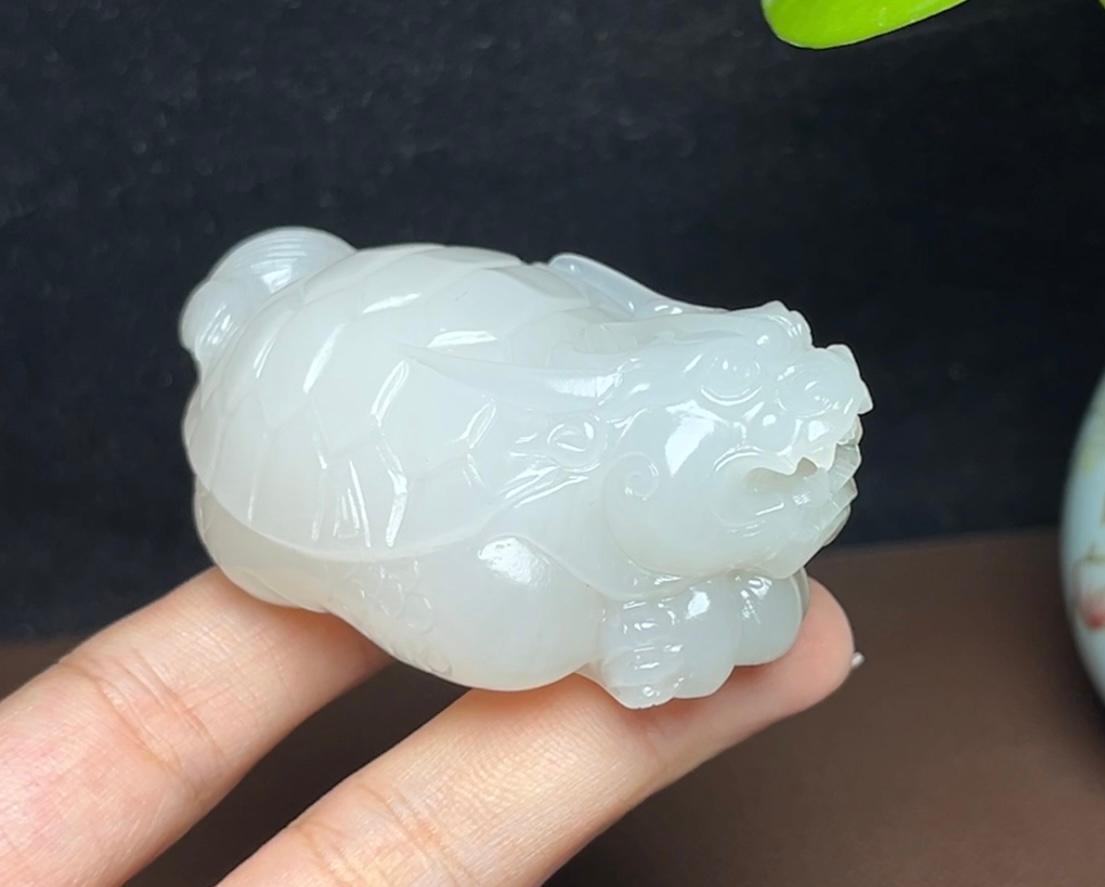 和田玉藕粉带烟紫龙龟手把件(127.3g)