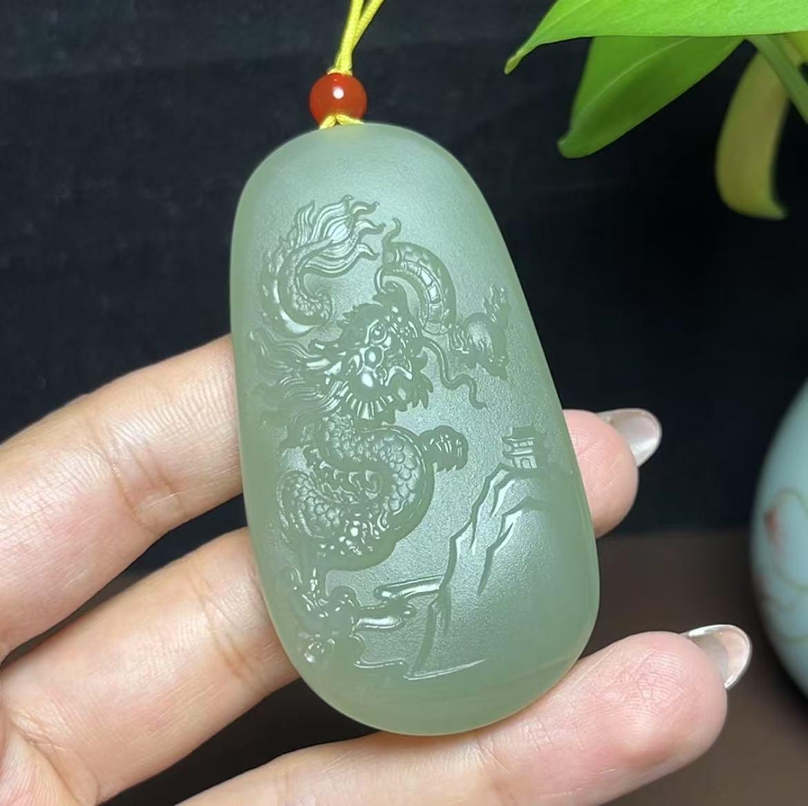 和田玉湖水绿龙牌