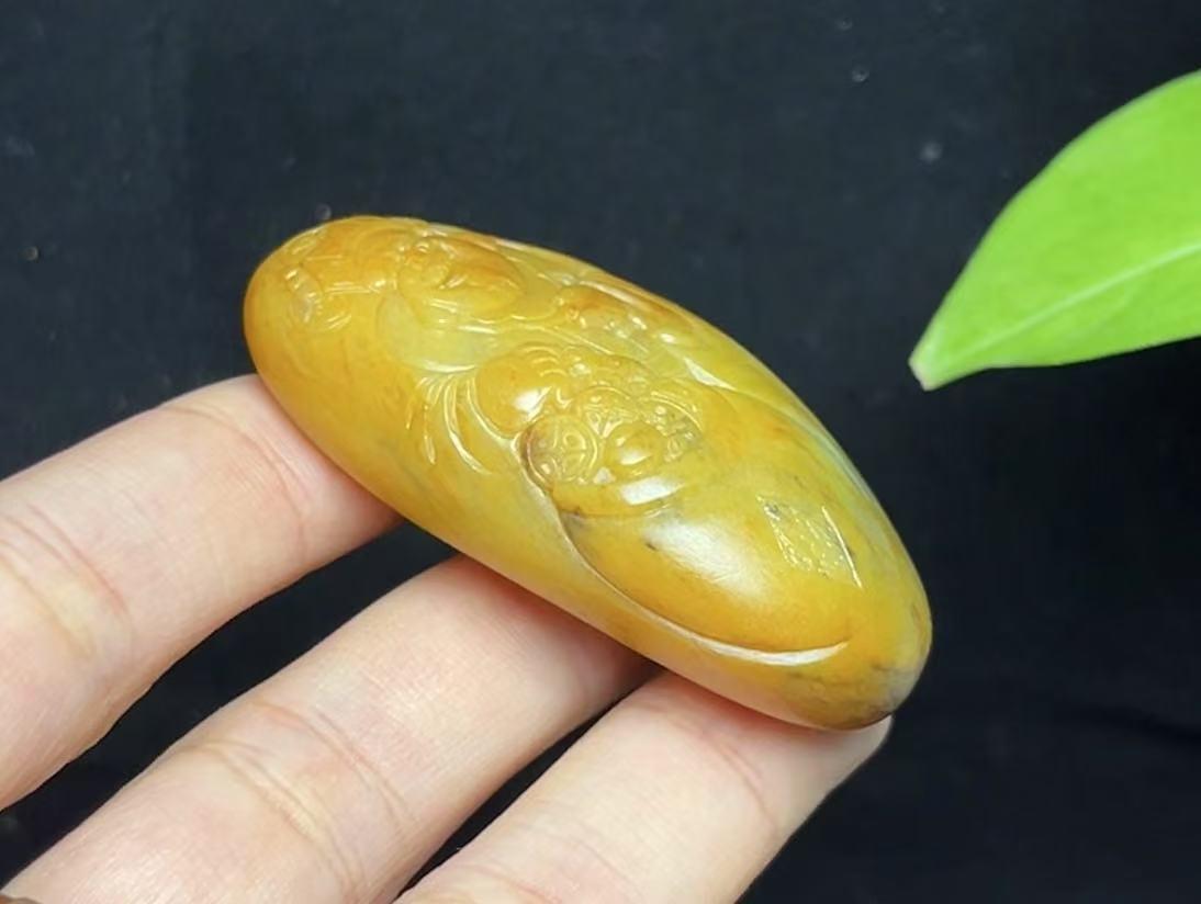 新疆和田玉籽料红沁财神(53.3g)