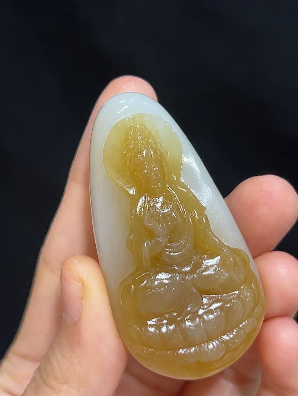 和田玉且末料糖羊脂玉观音(42.2g)