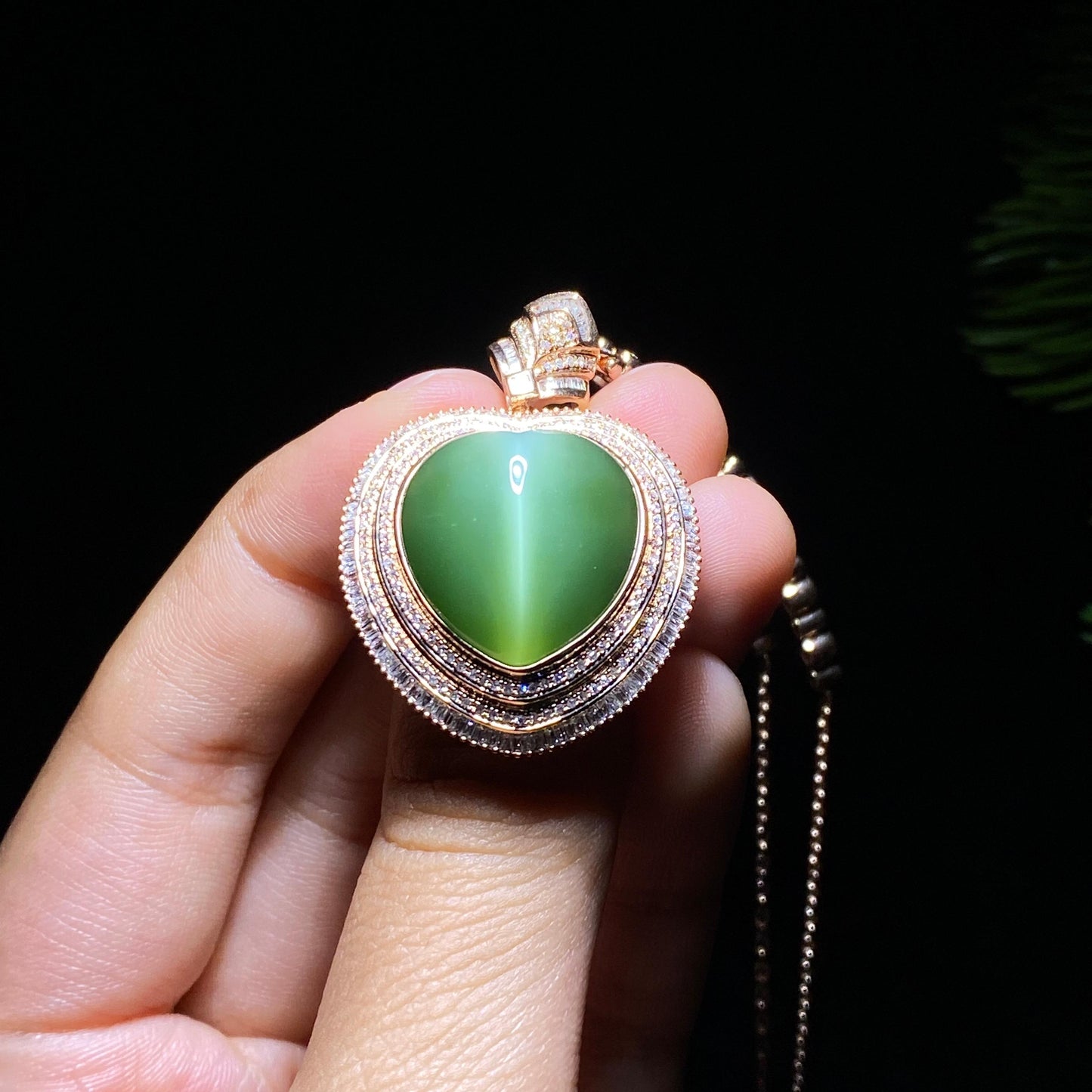 和田玉18k金碧玉猫眼钻石项链(17.3g)