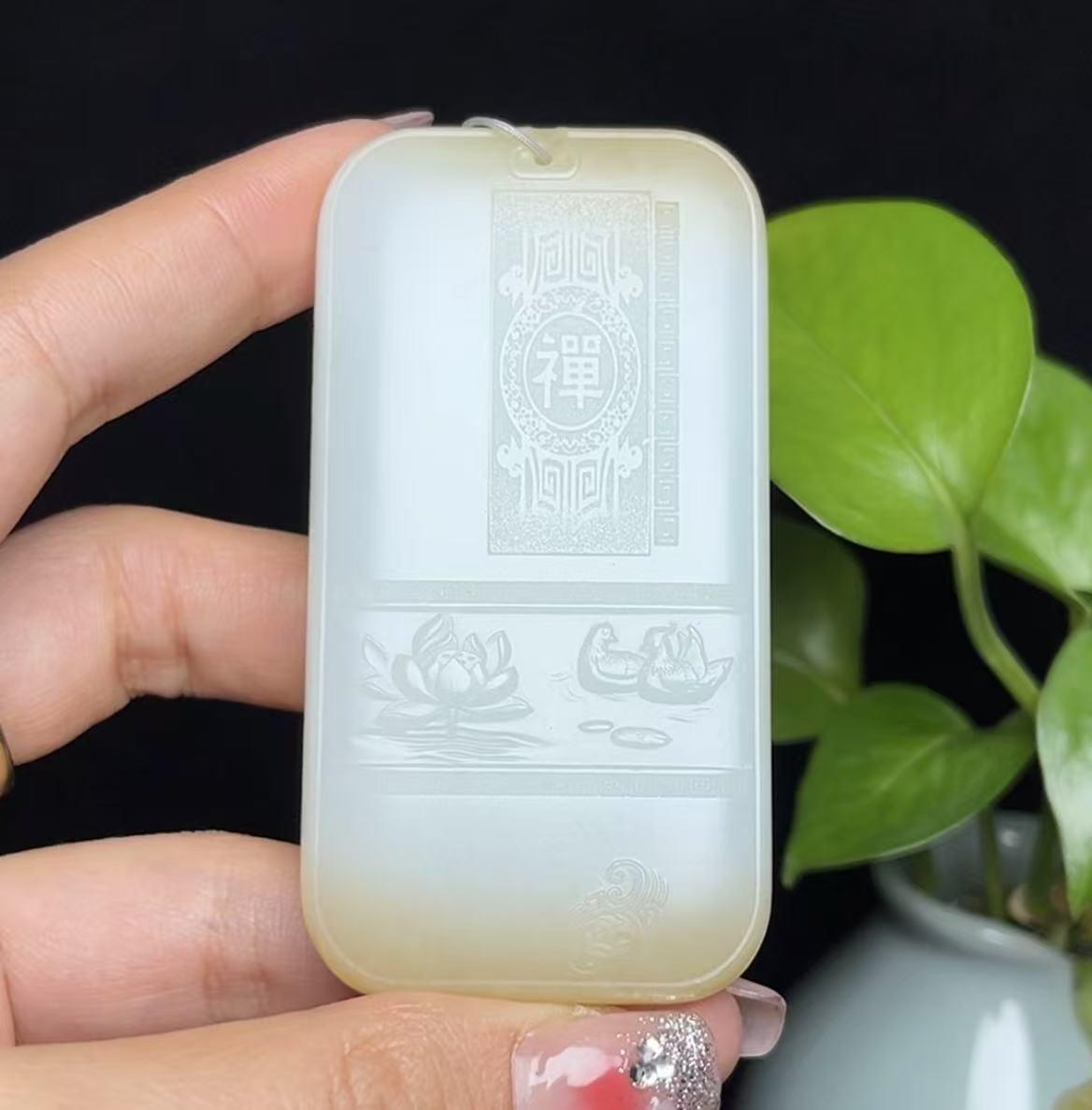 新疆和田玉精品天地糖羊脂玉大势至菩萨(84.5g)
