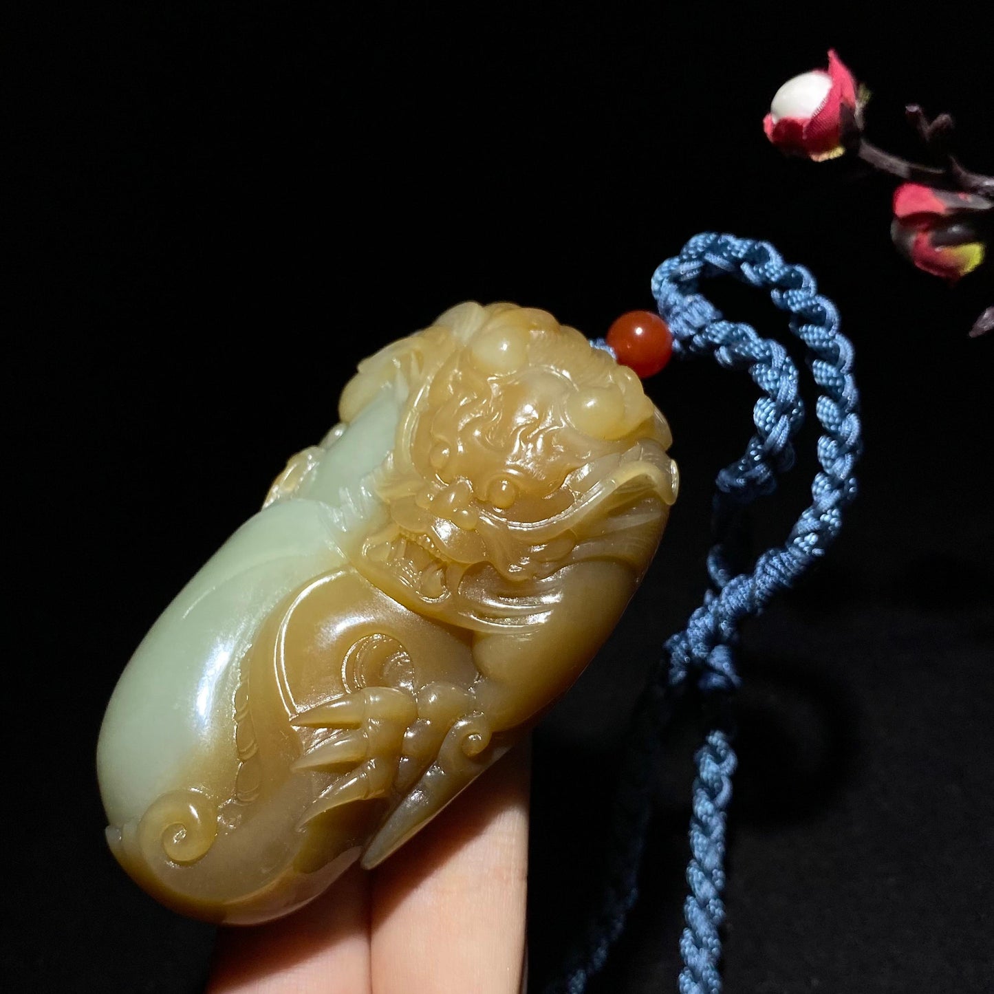 高品质且末糖白玉山料生肖龙手把件(137.5克)