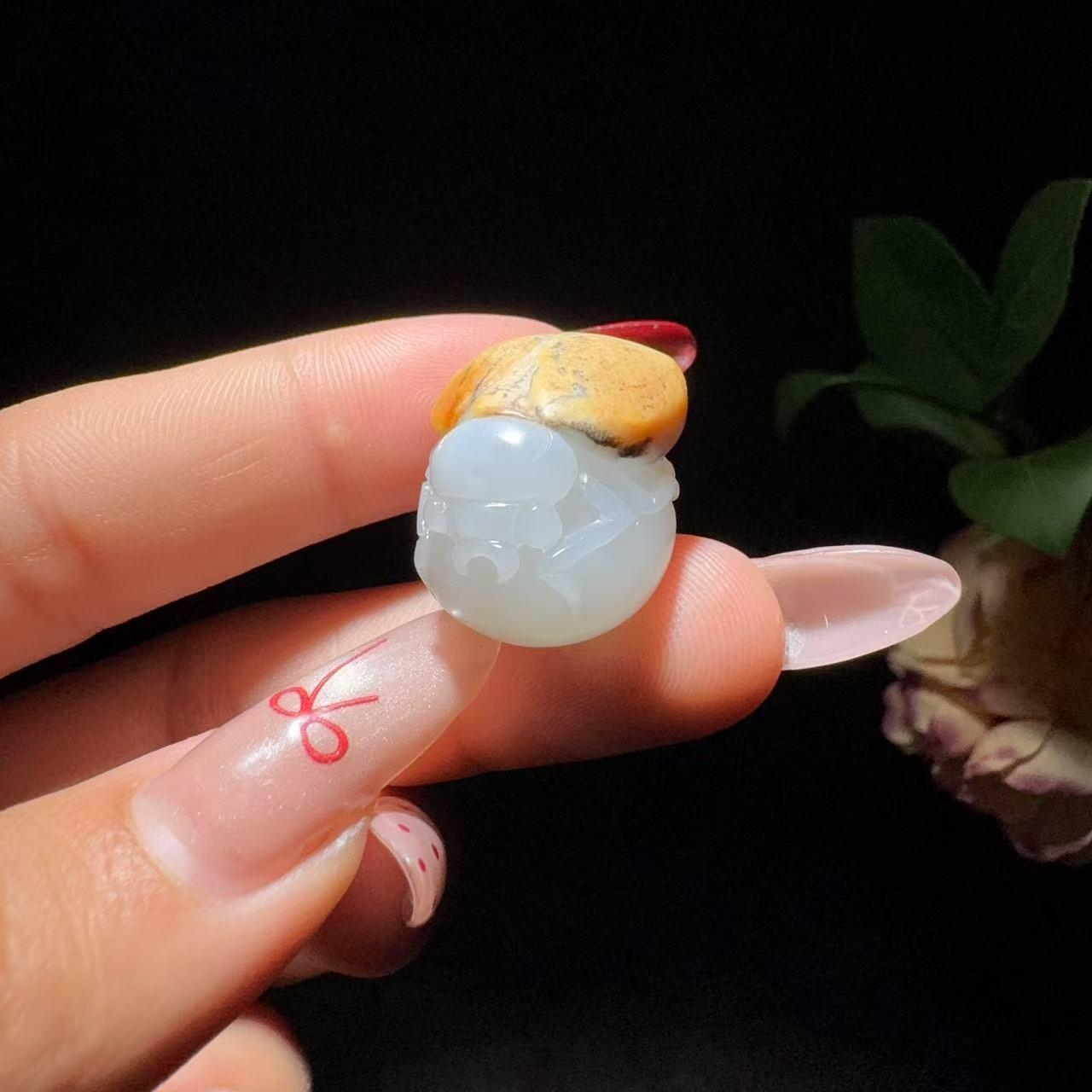 和田玉籽料挂件(10.9g)