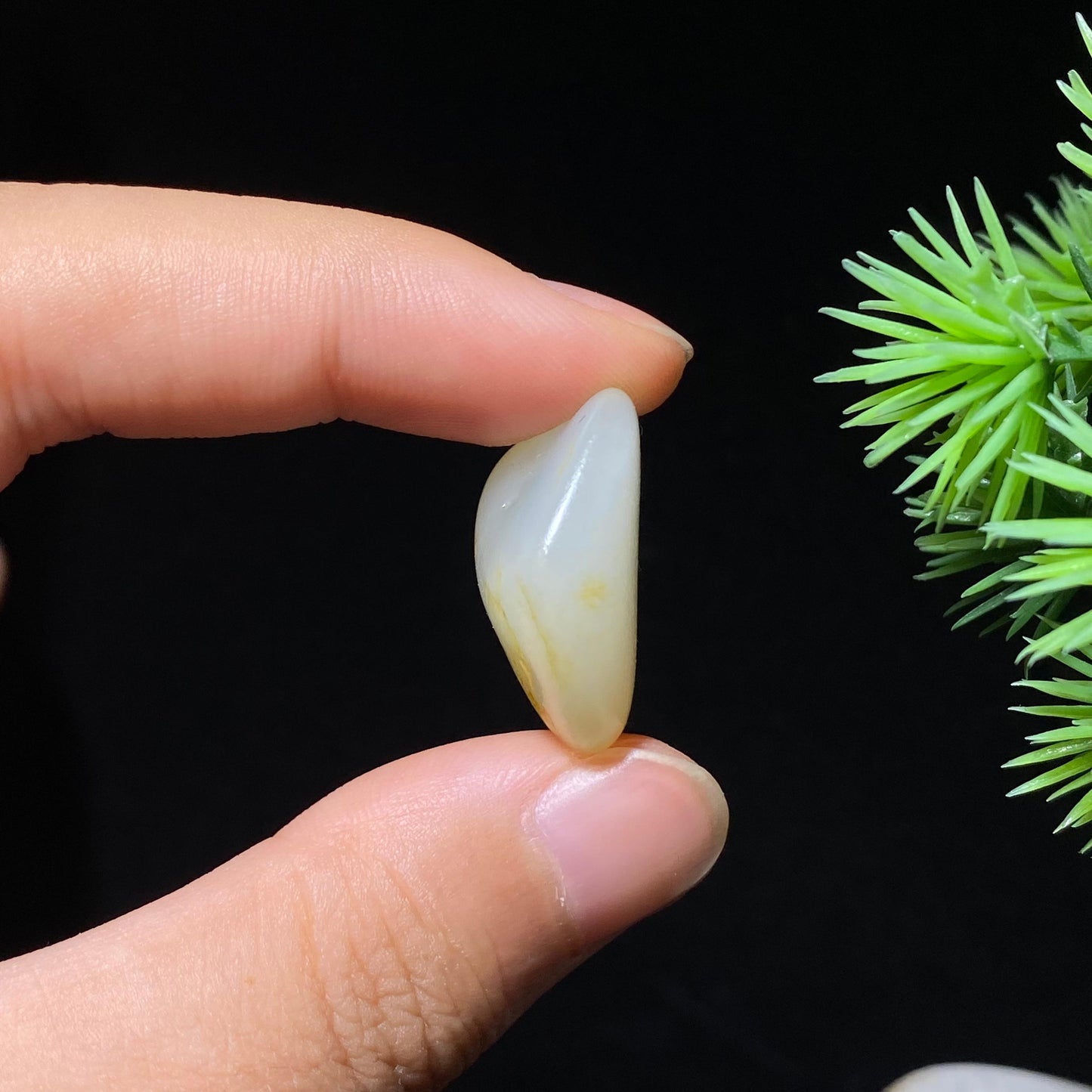 和田玉白玉洒金皮籽料原石(5.7g)