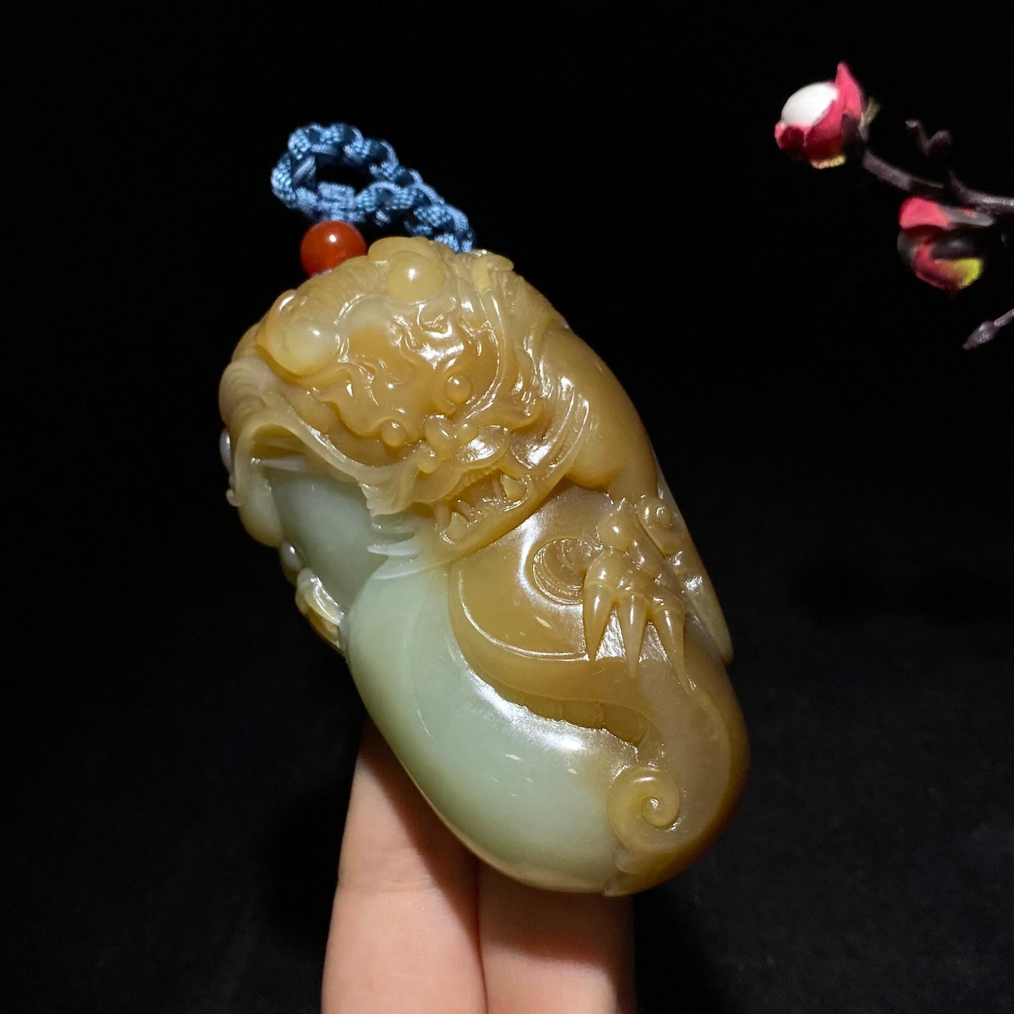 高品质且末糖白玉山料生肖龙手把件(137.5克)