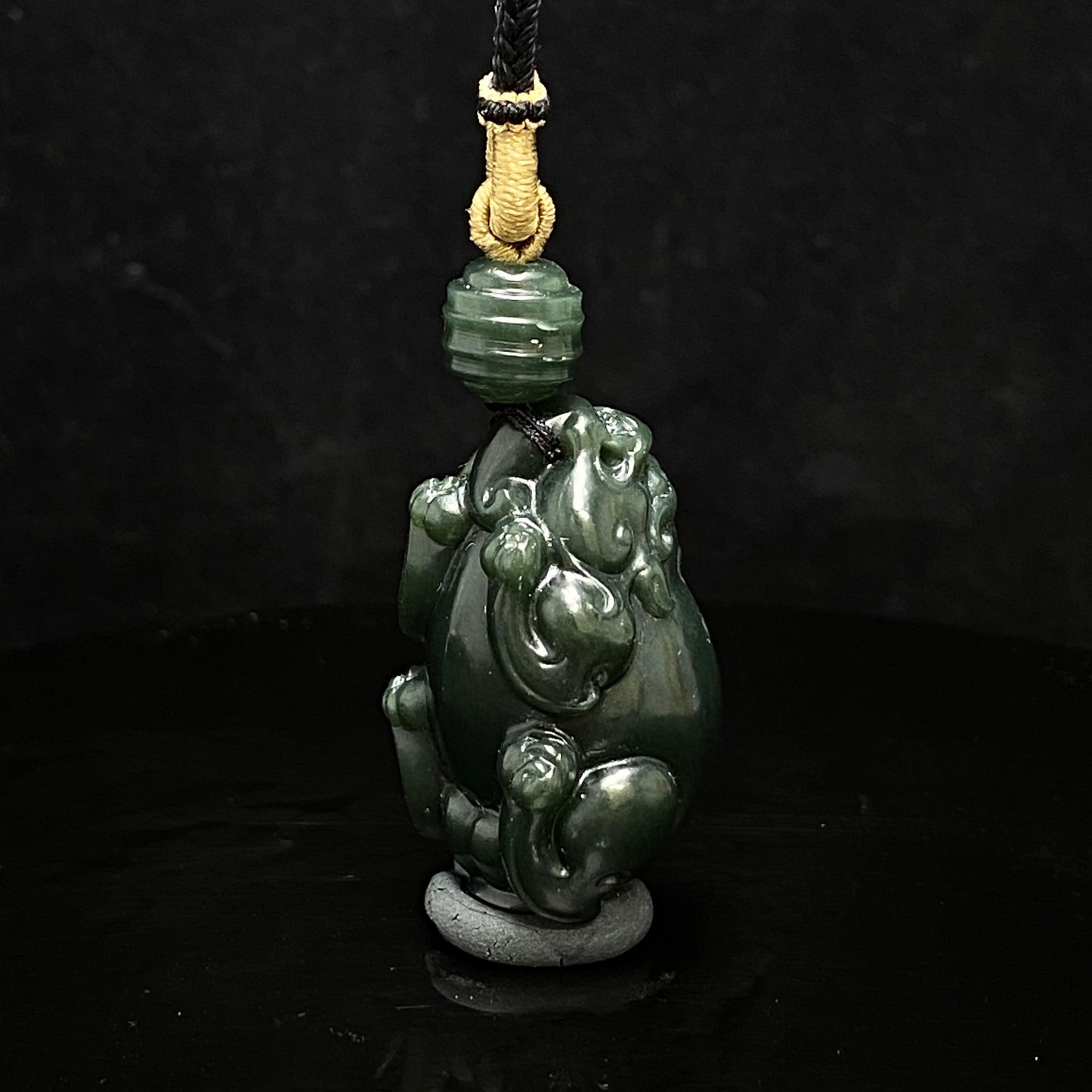 和田玉塔青料貔貅挂件