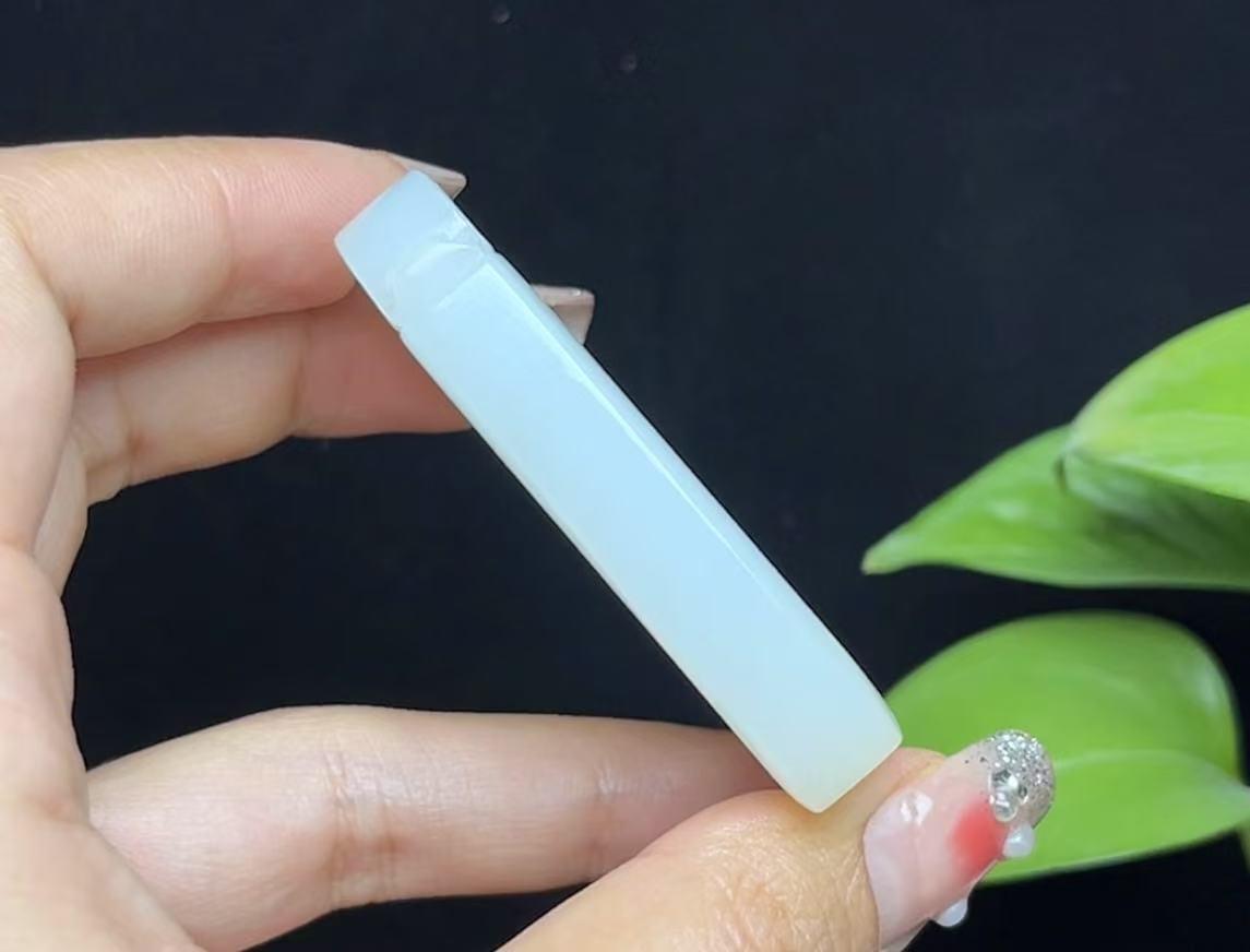 新疆和田玉且末料羊脂玉双龙护主平安牌(56.4g)