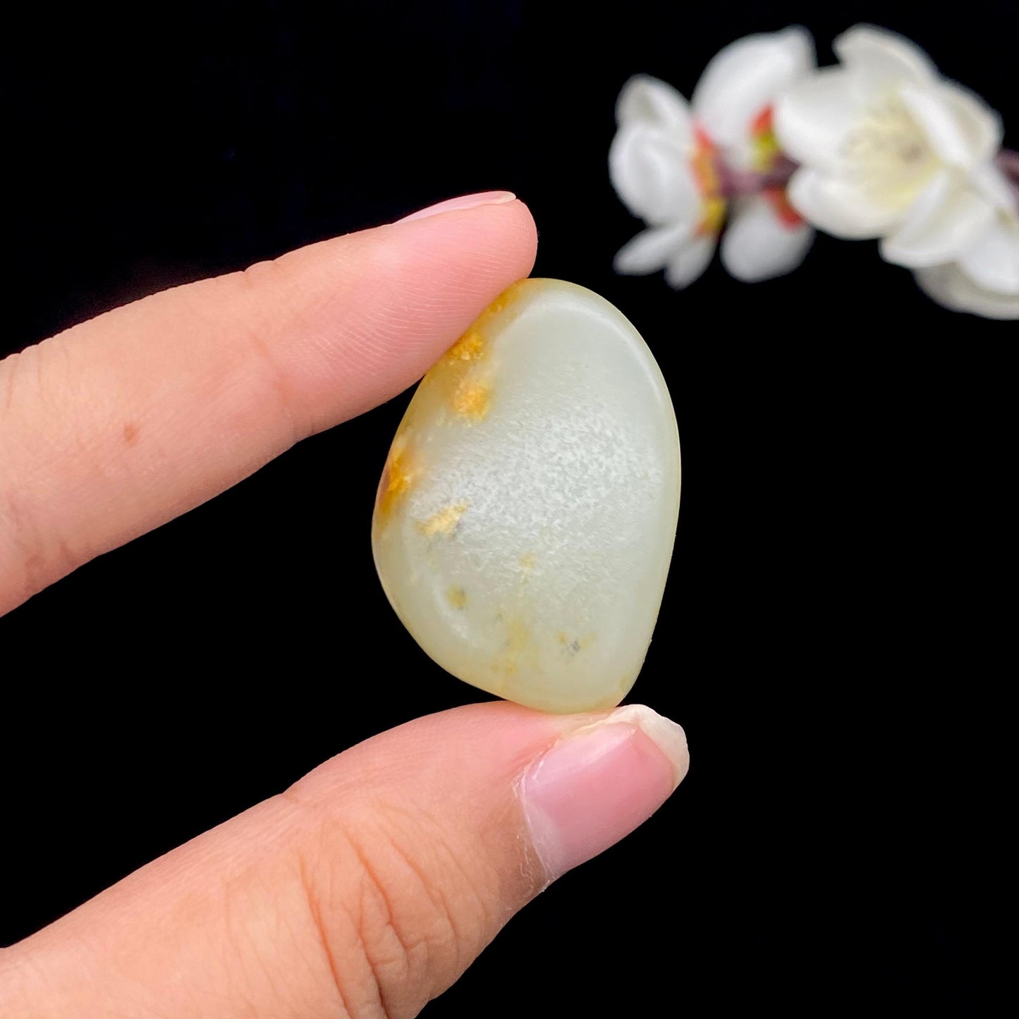 和田玉黄皮籽料挂件(16.3g)
