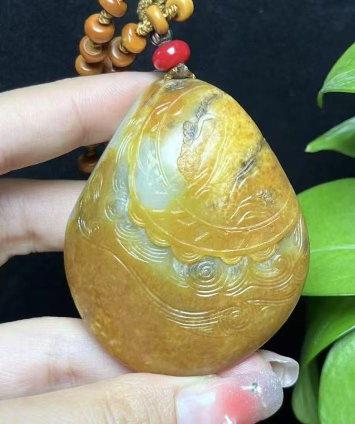 新疆和田玉红皮白肉羊脂玉籽料观音(102.5g)