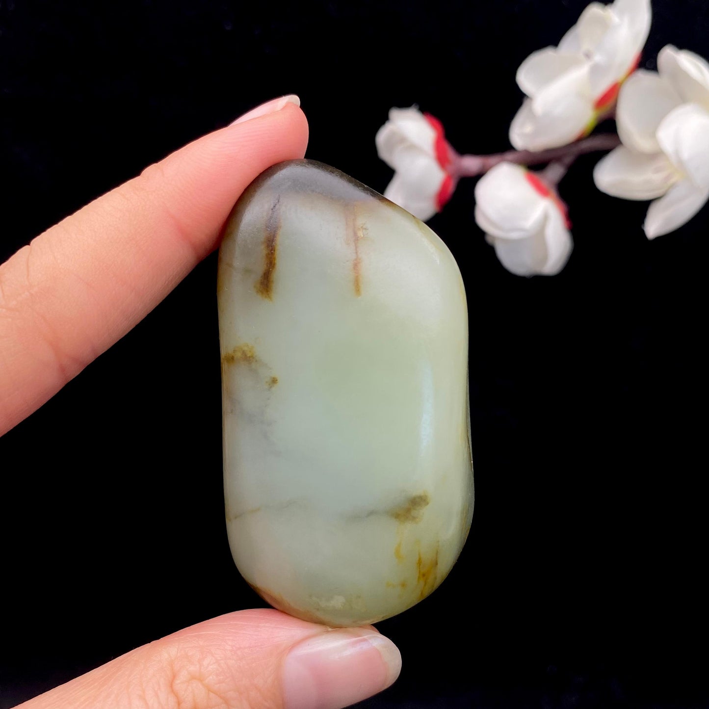 和田玉聚黑皮籽料原石(88g)