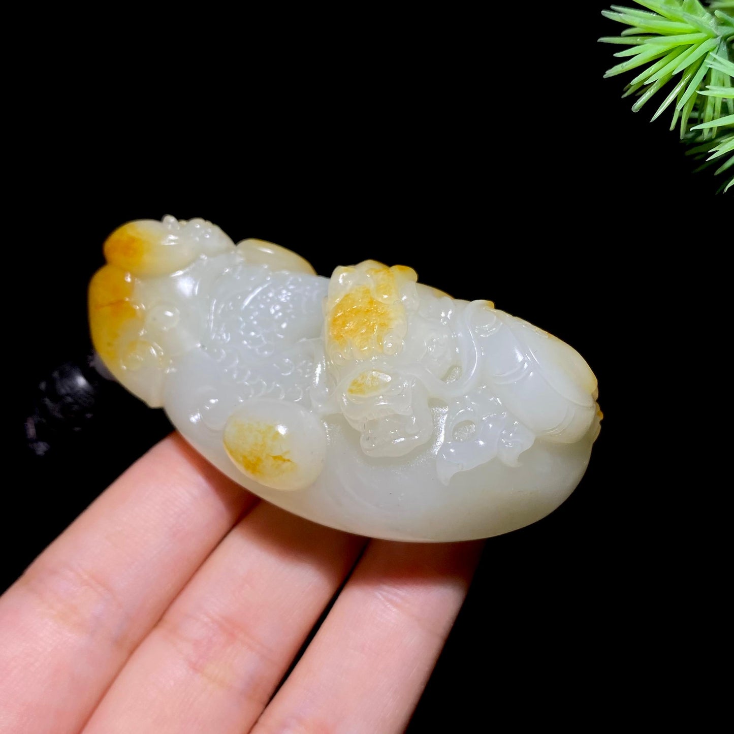 和田玉籽料龙行天下(81.1g)